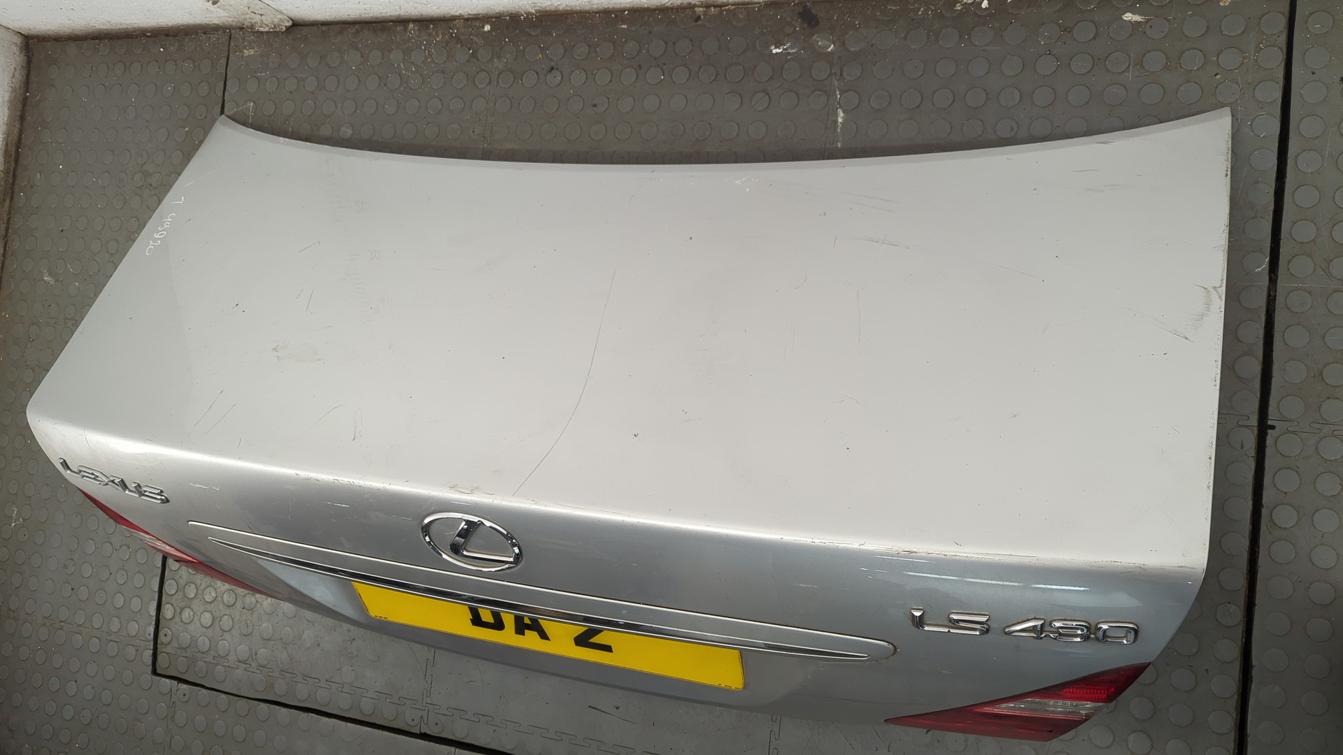 Дверь багажника