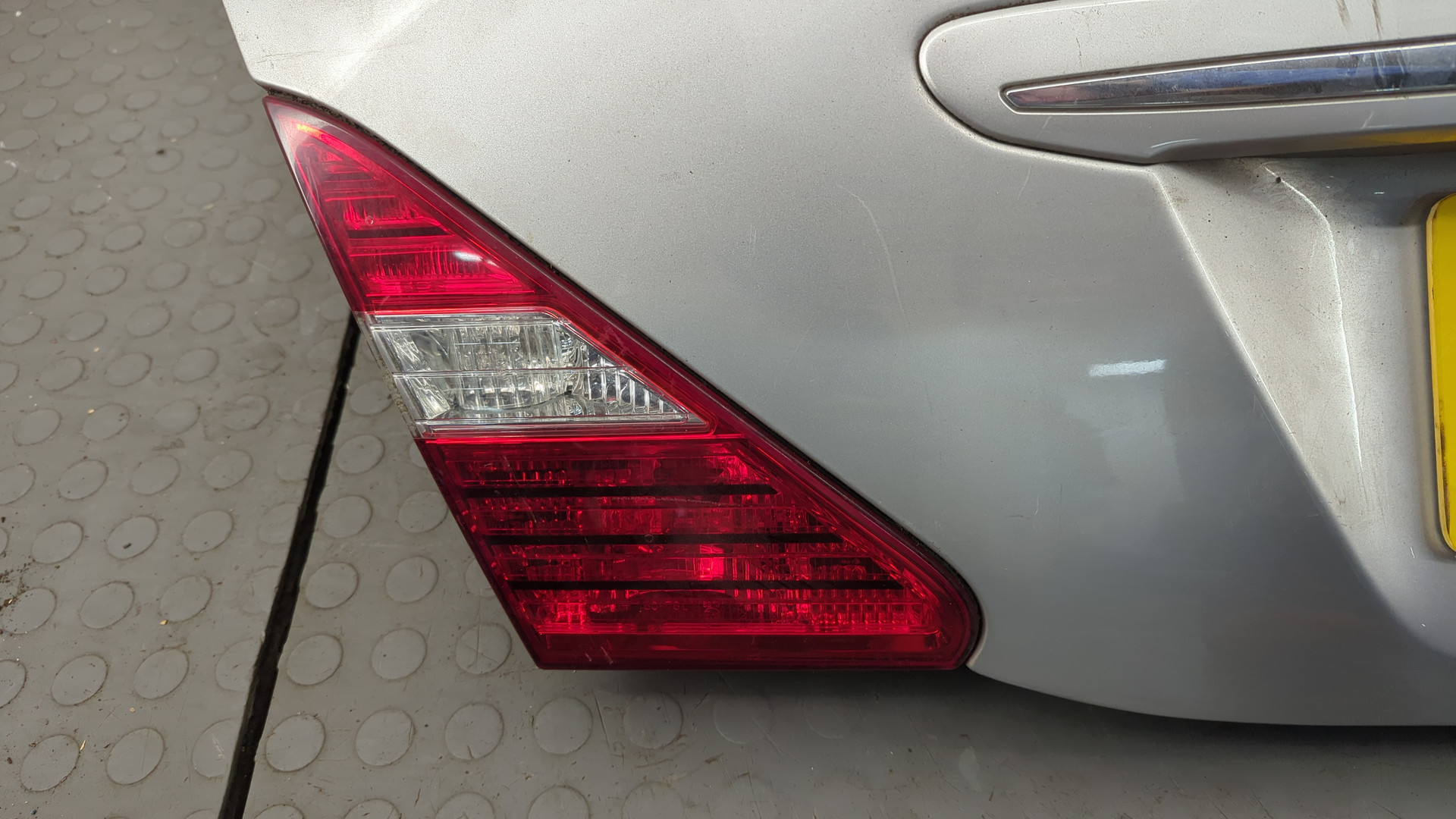 Дверь багажника