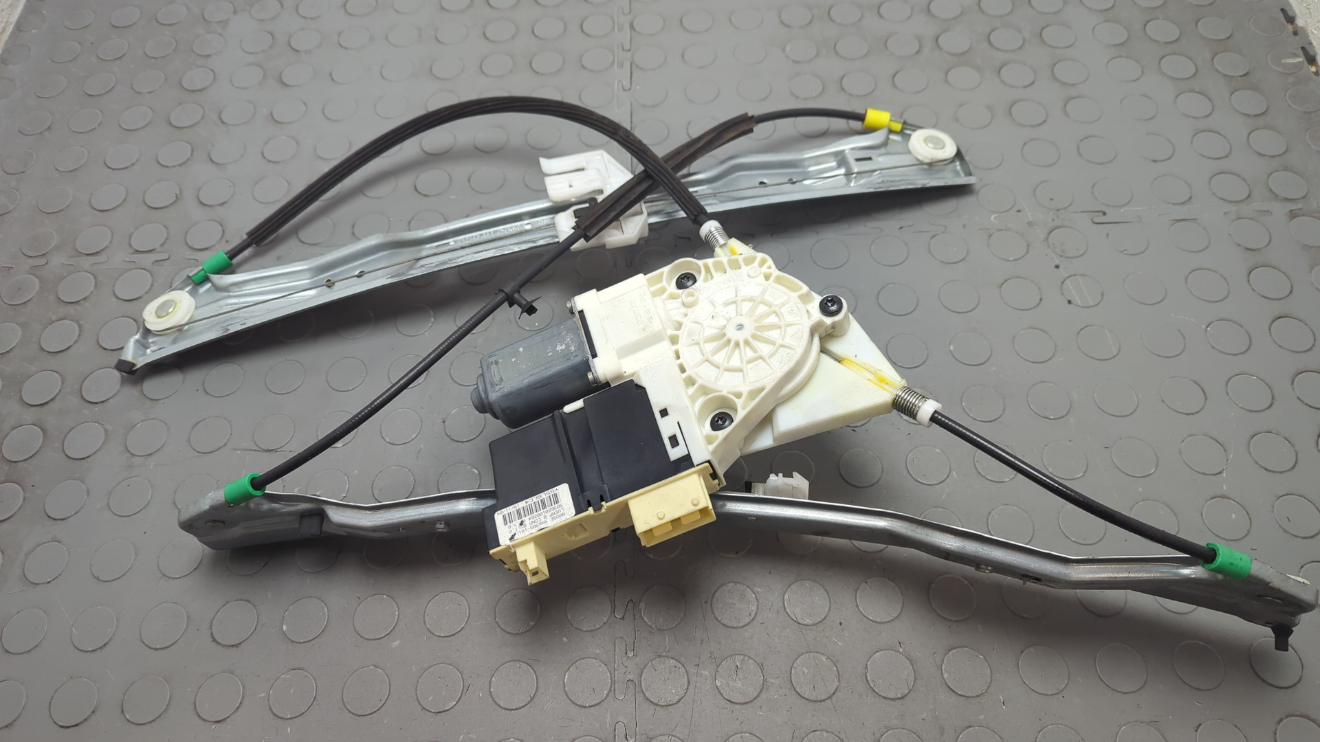 Стеклоподъемник электр. передний правый