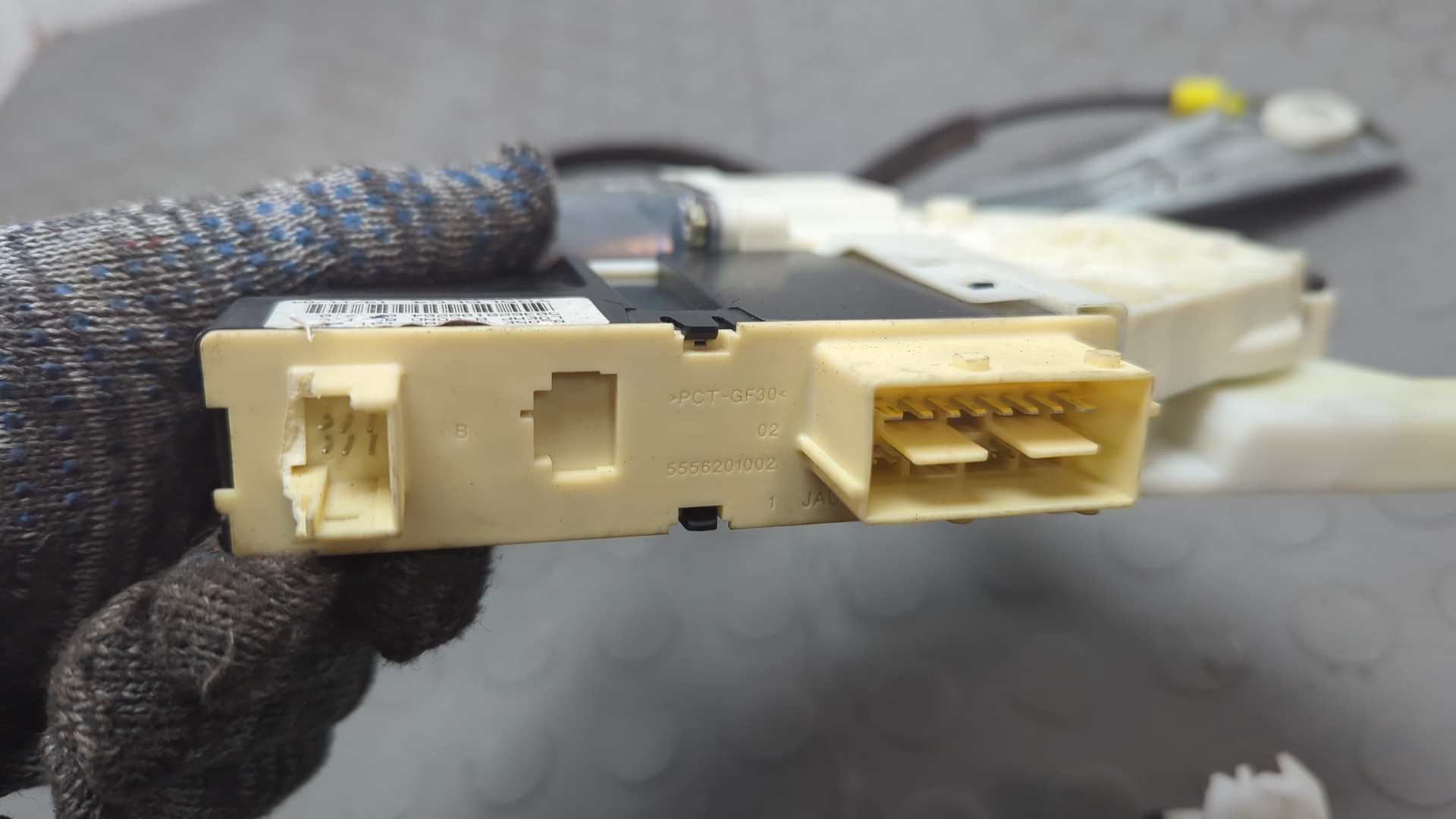 Стеклоподъемник электр. передний правый