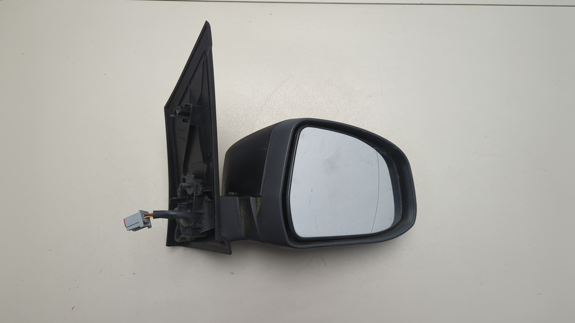 Зеркало правое электрическое