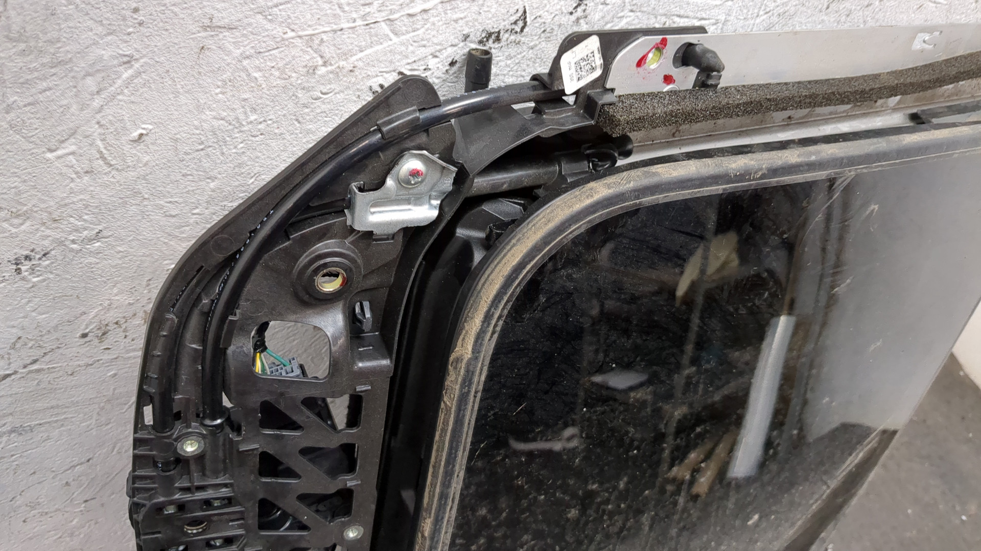 Люк в сборе электрический