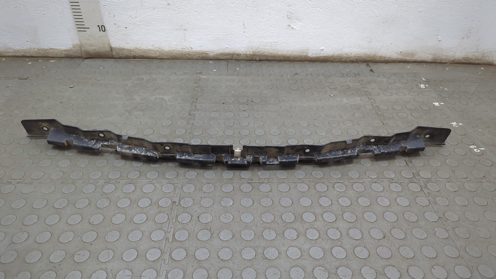 Кронштейн заднего бампера