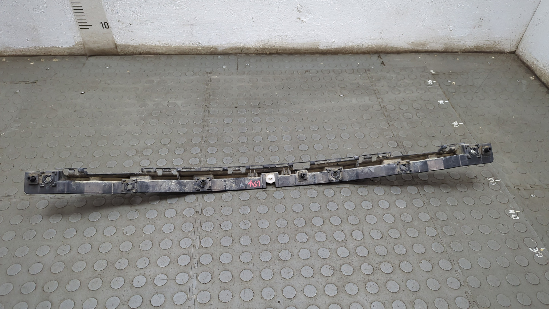 Кронштейн заднего бампера