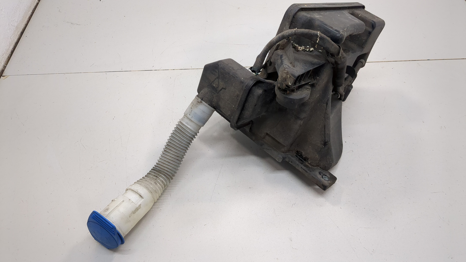 Бачок омывателя лобового стекла