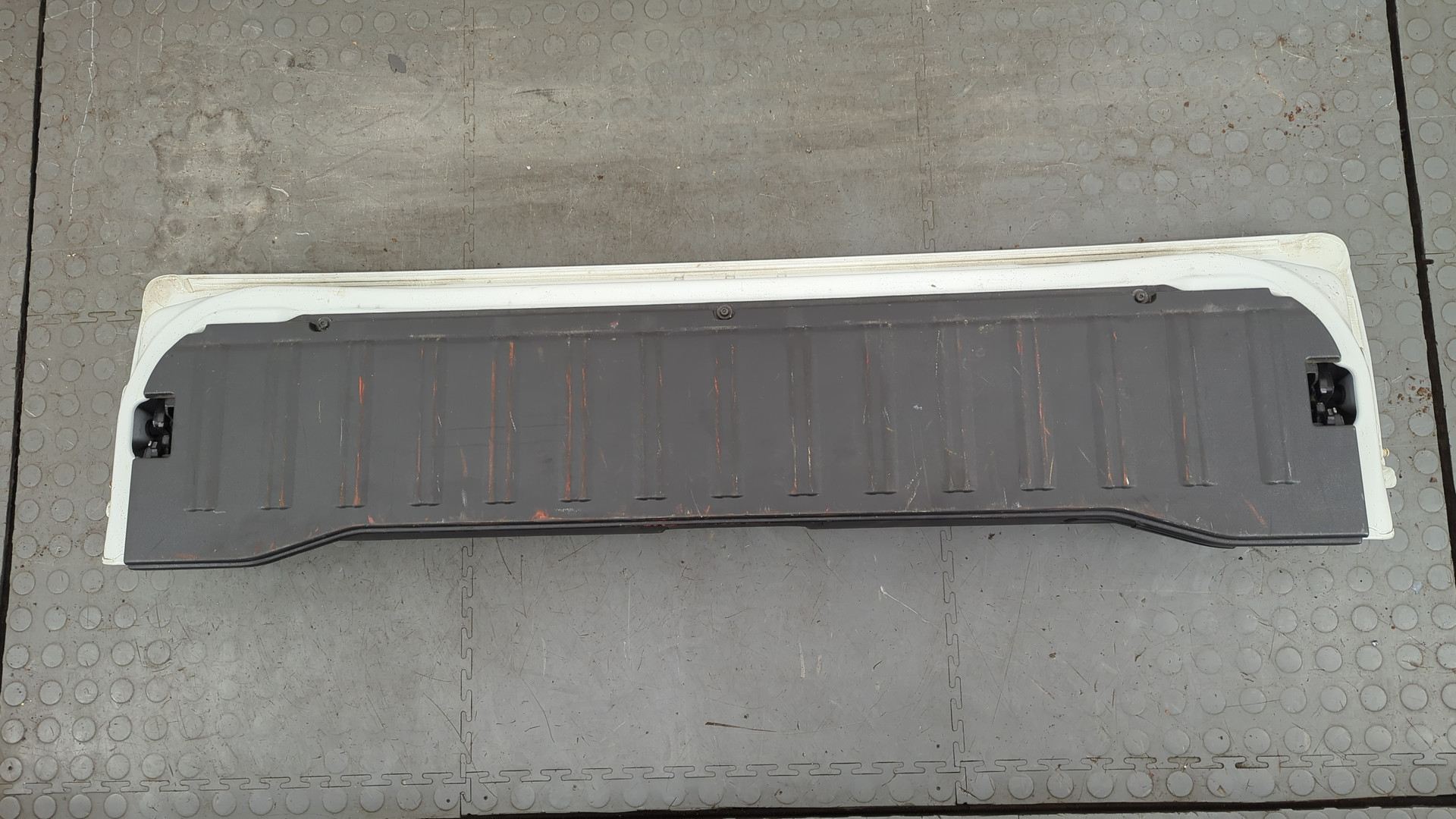 Дверь багажника нижняя (борт)