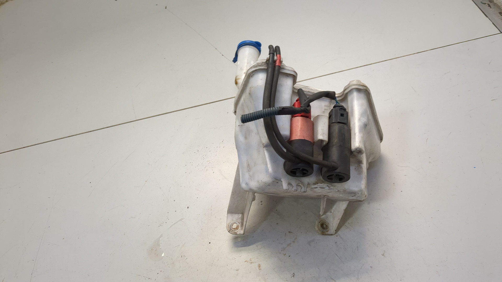 Бачок омывателя лобового стекла