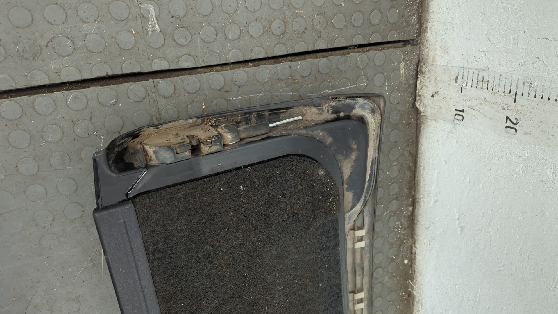 Дверь багажника нижняя (борт)