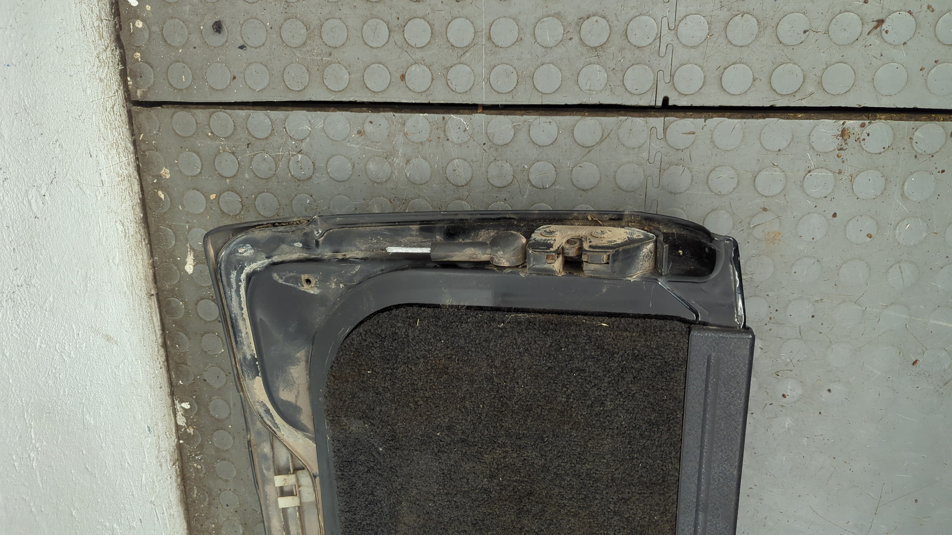 Дверь багажника нижняя (борт)