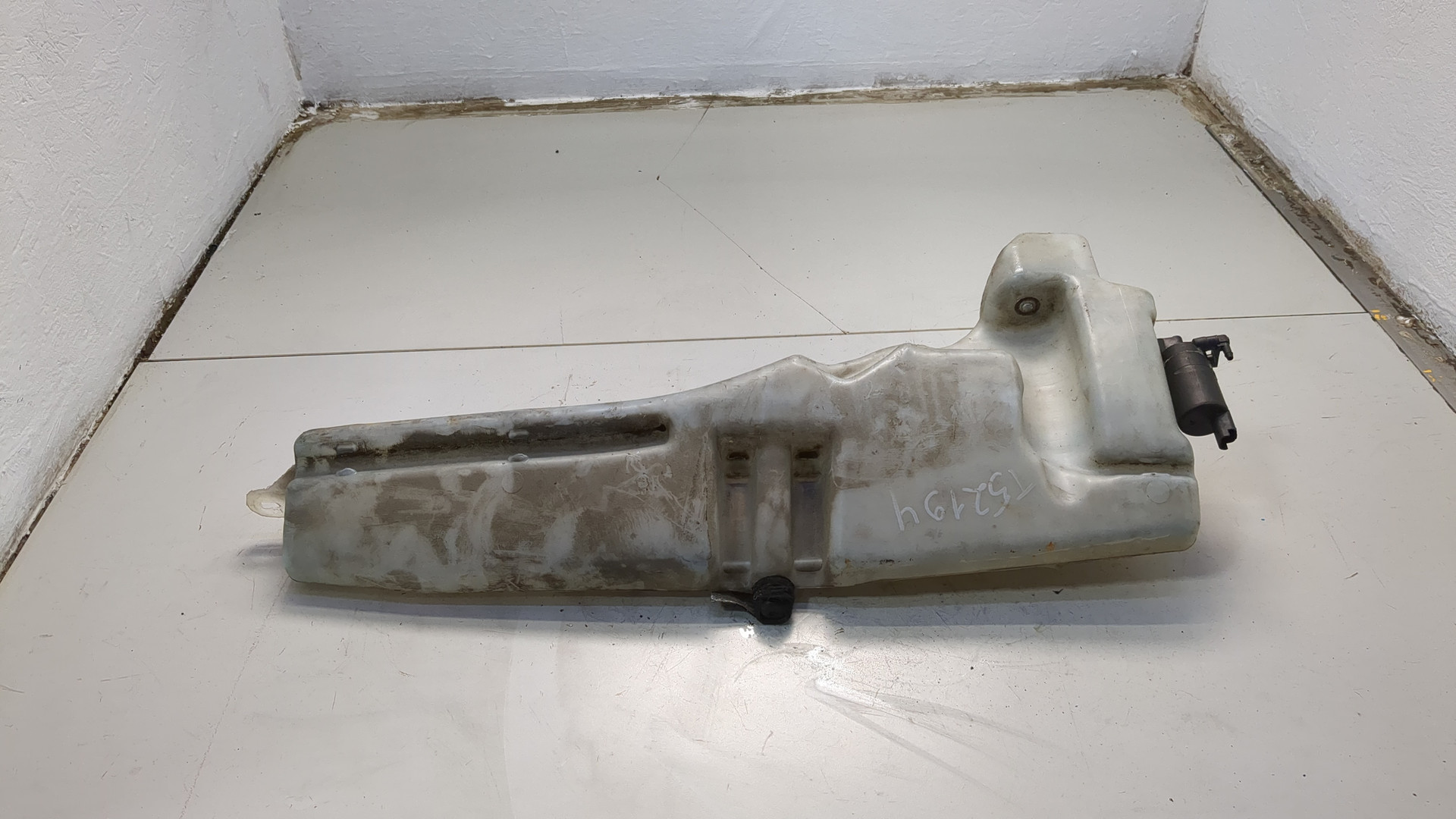 Бачок омывателя лобового стекла