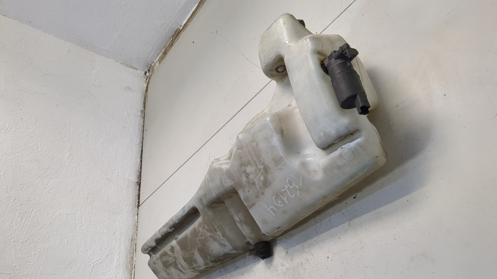 Бачок омывателя лобового стекла