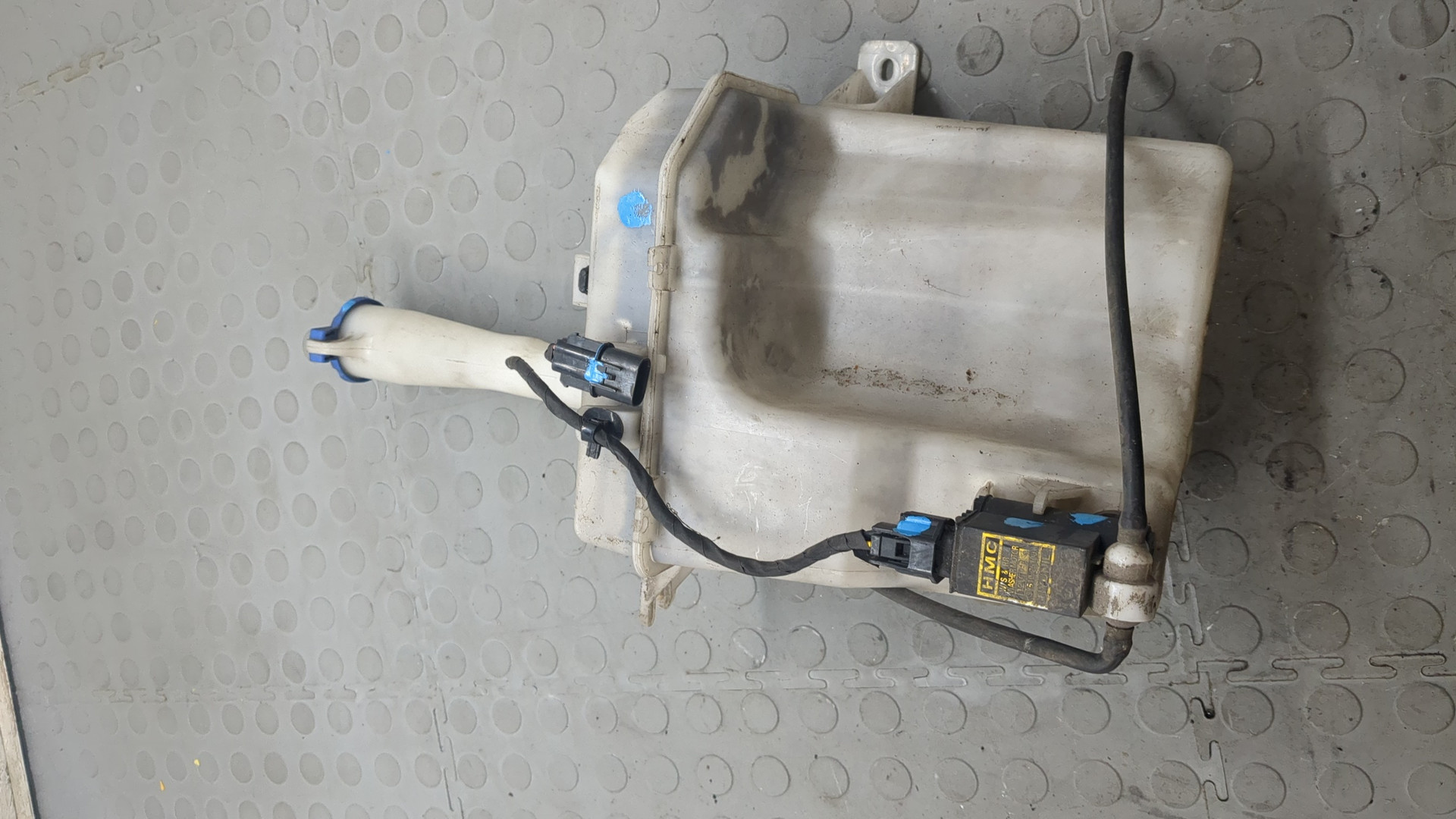 Бачок омывателя лобового стекла