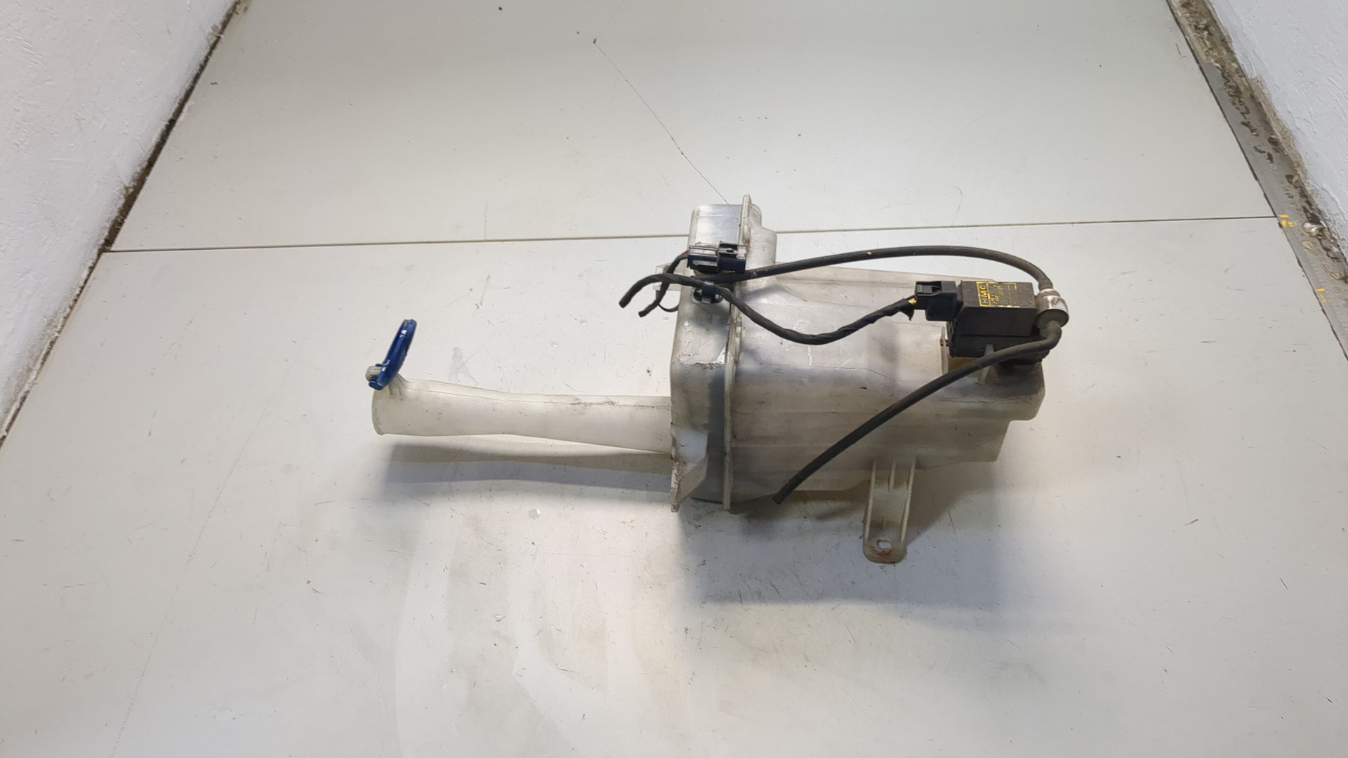 Бачок омывателя лобового стекла