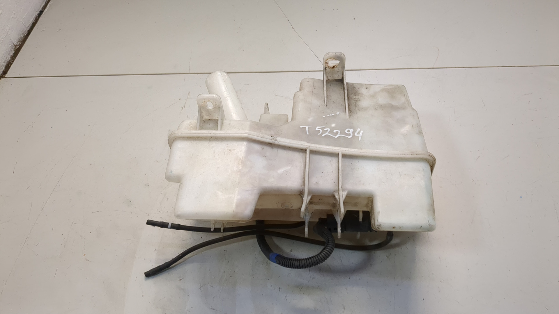 Бачок омывателя лобового стекла