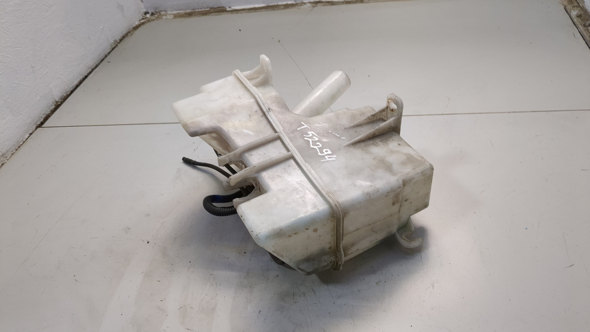 Бачок омывателя лобового стекла