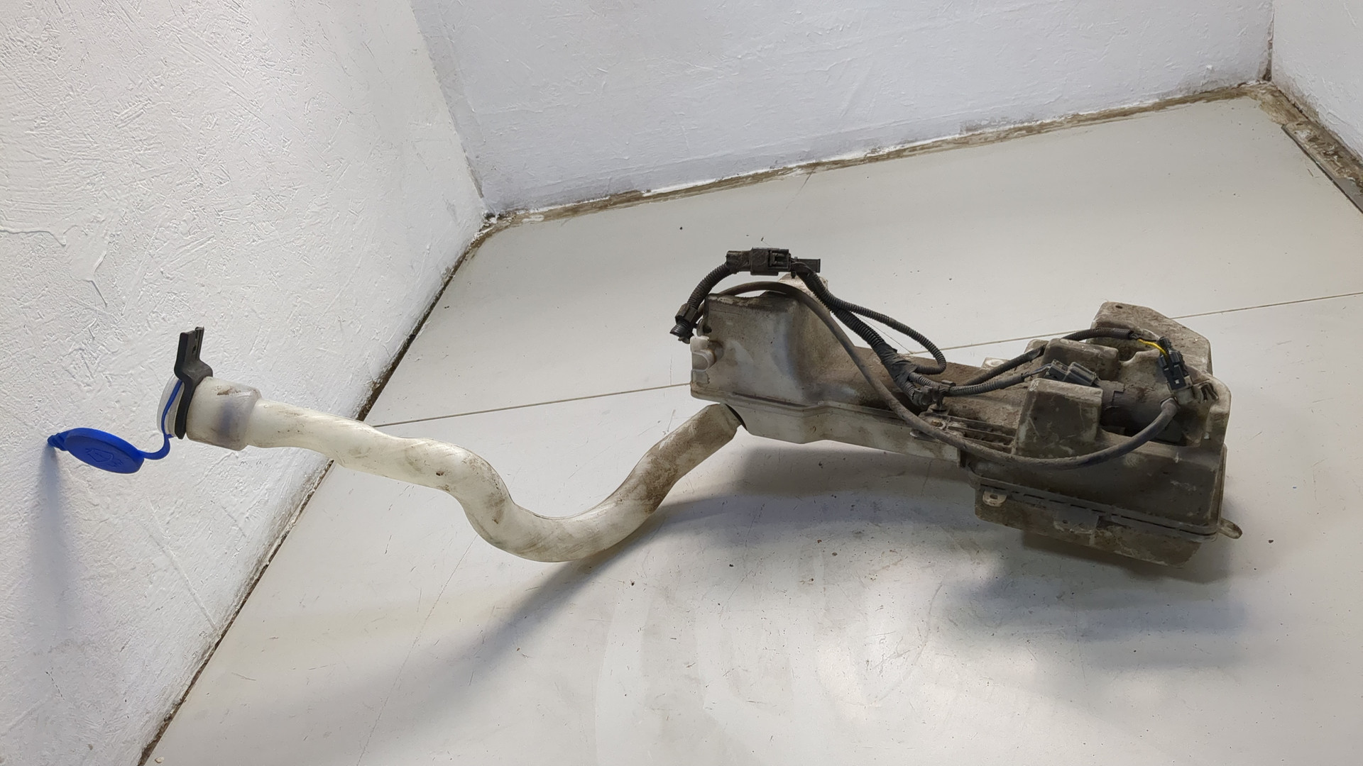 Бачок омывателя лобового стекла