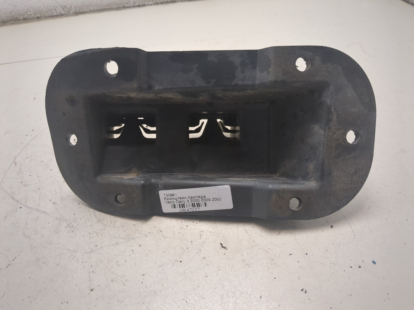 Кронштейн переднего бампера правый