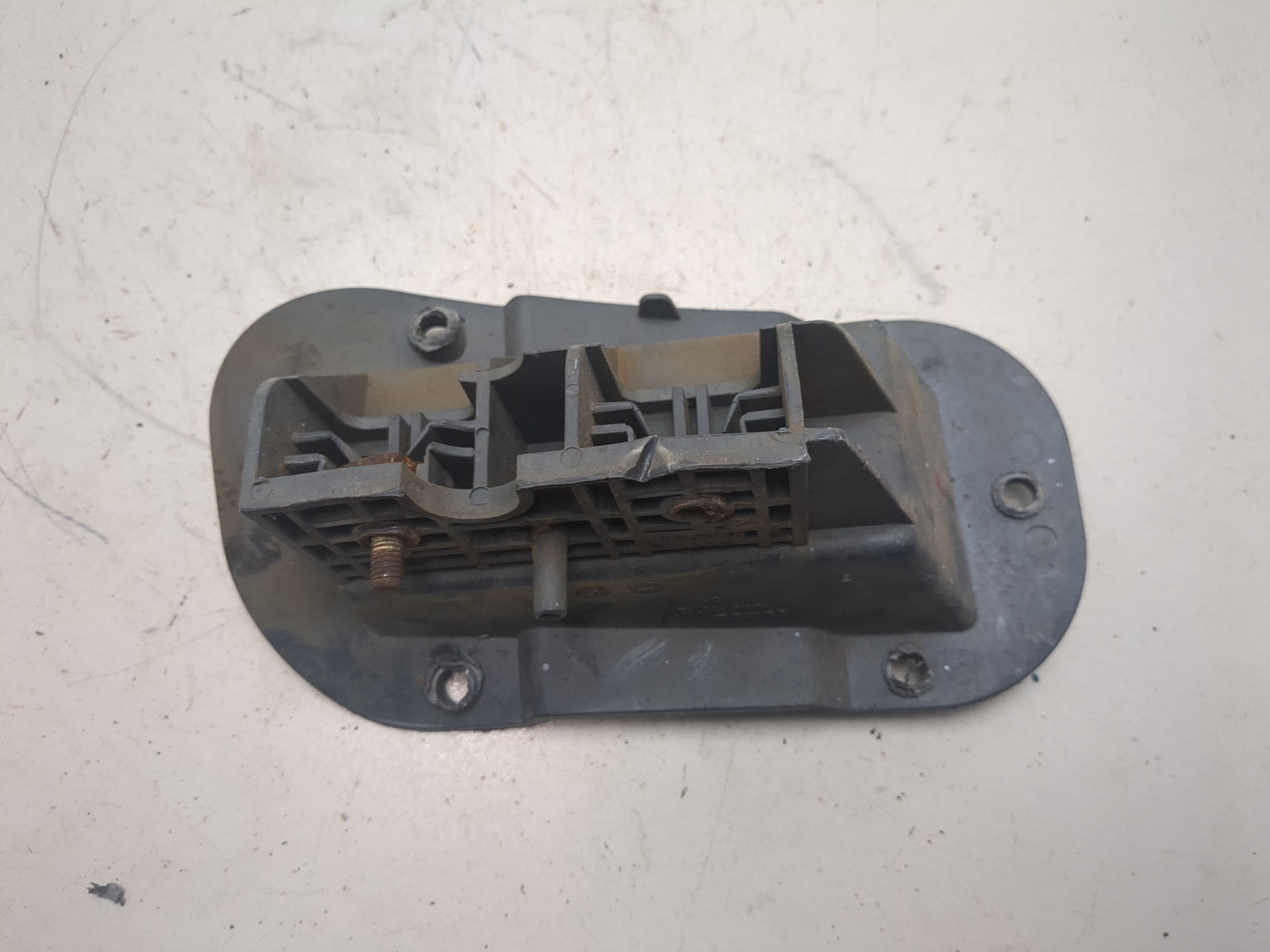 Кронштейн переднего бампера правый