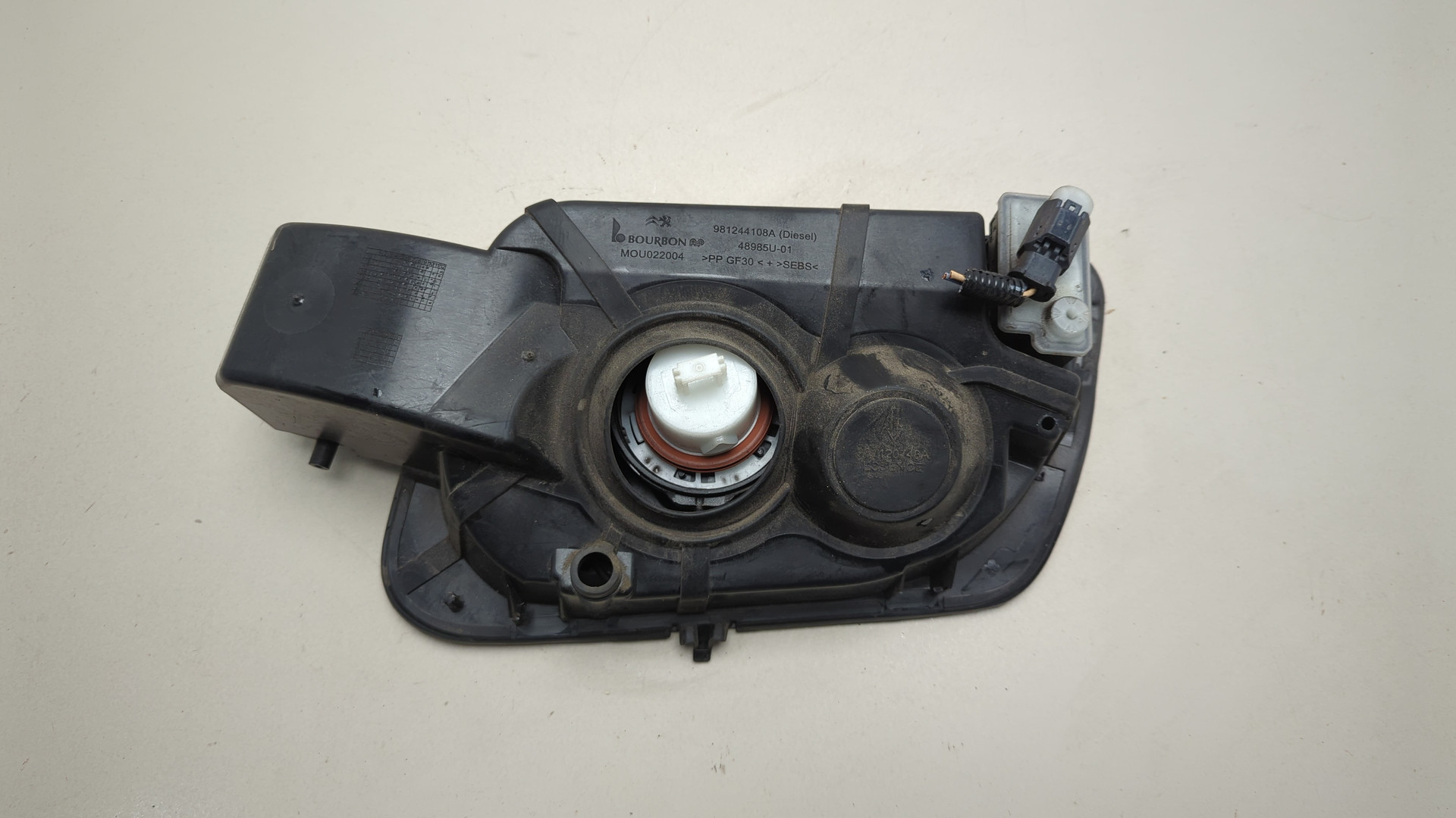 Лючок бензобака