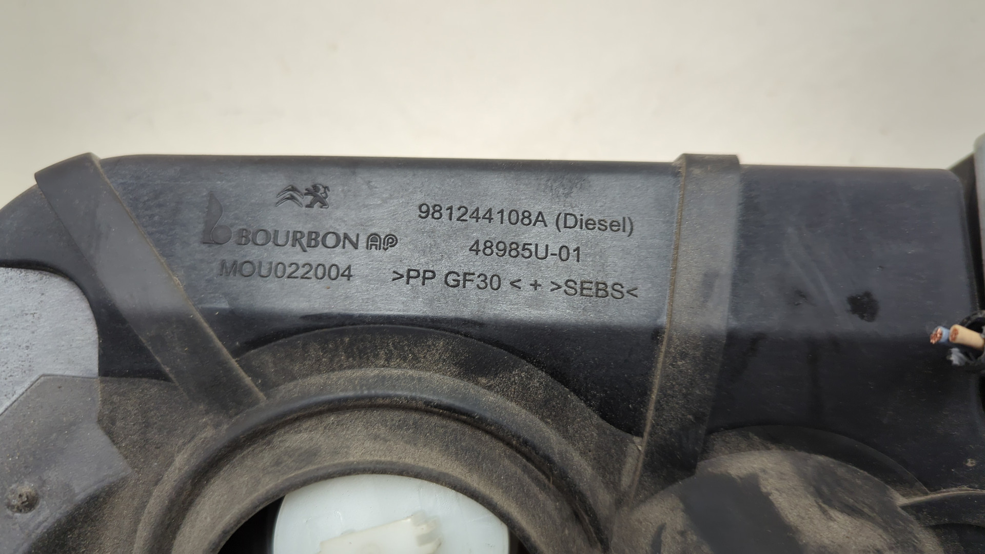 Лючок бензобака