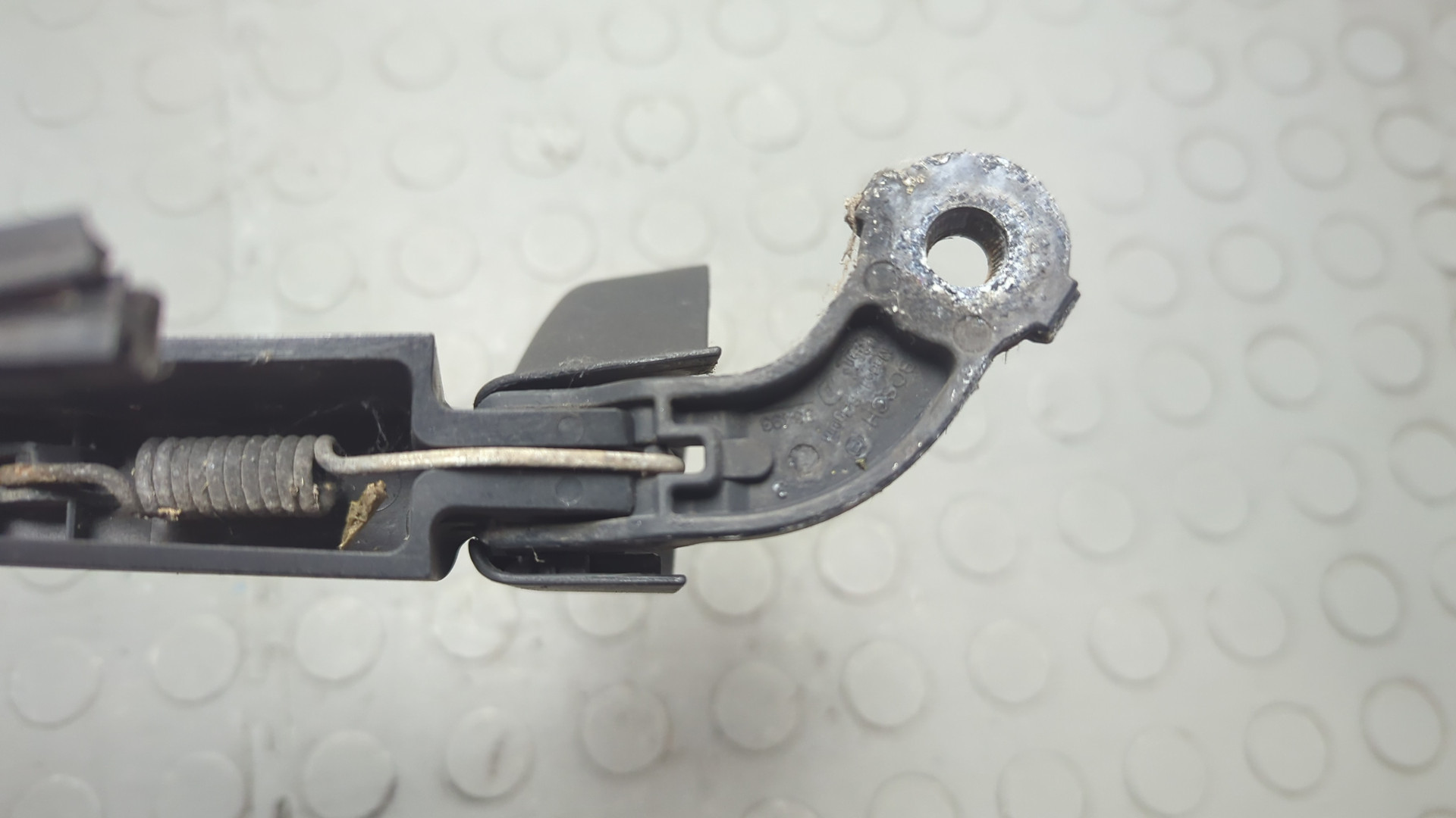 Поводок стеклоочистителя заднего