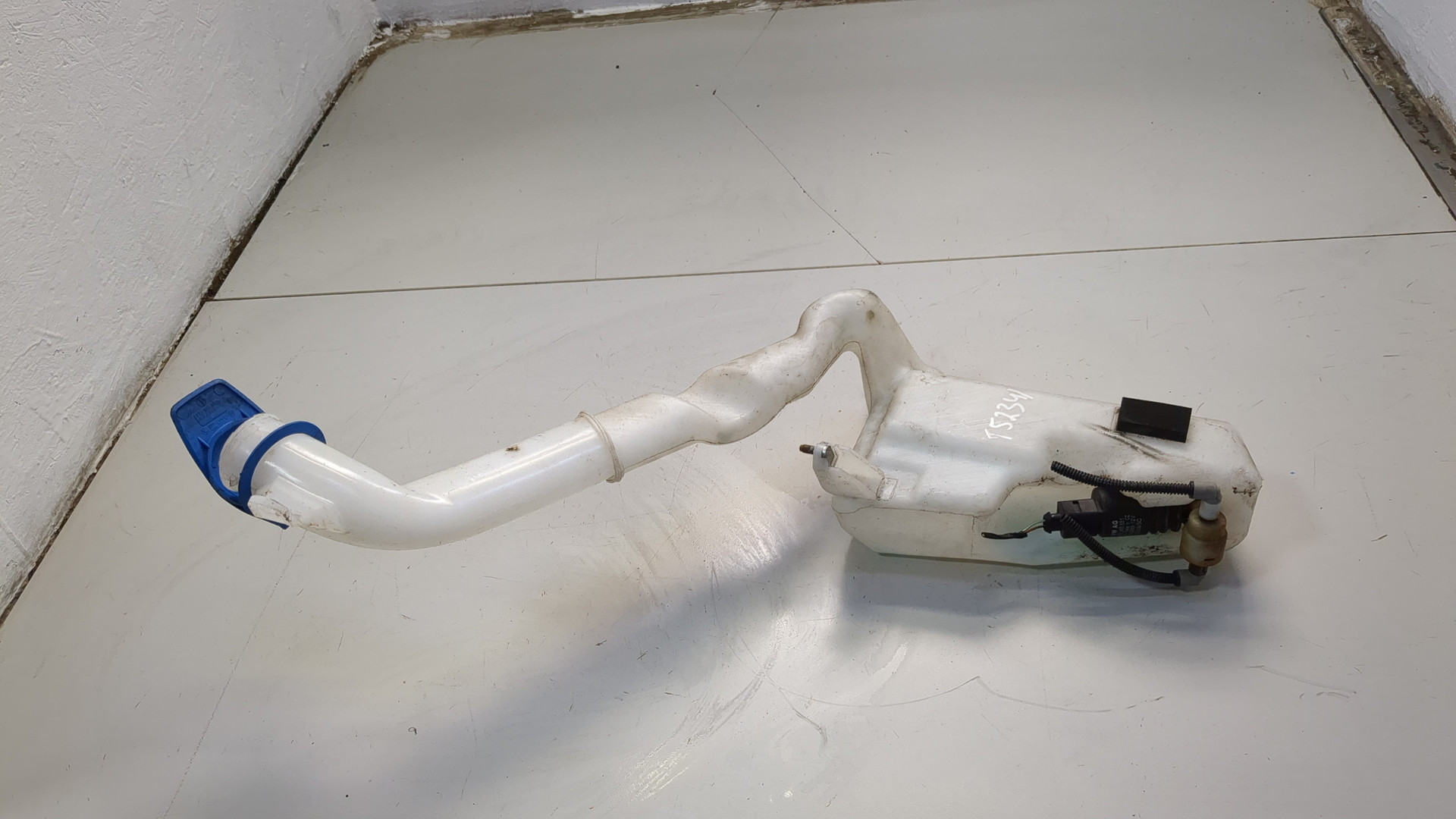 Бачок омывателя лобового стекла