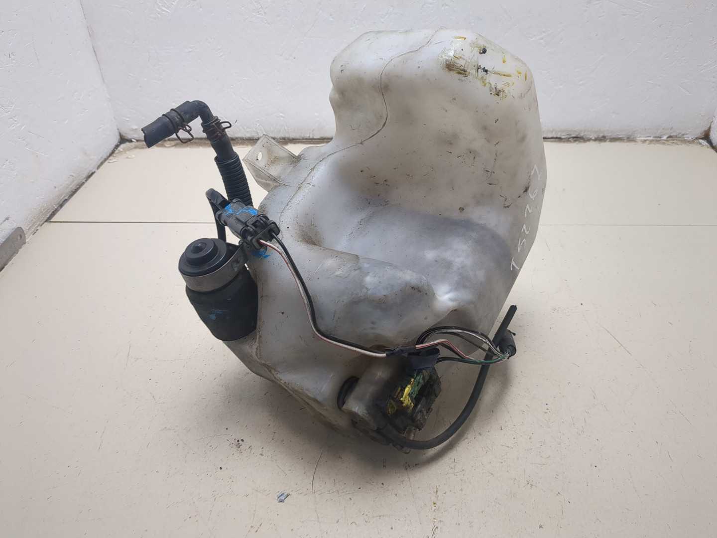 Бачок омывателя лобового стекла