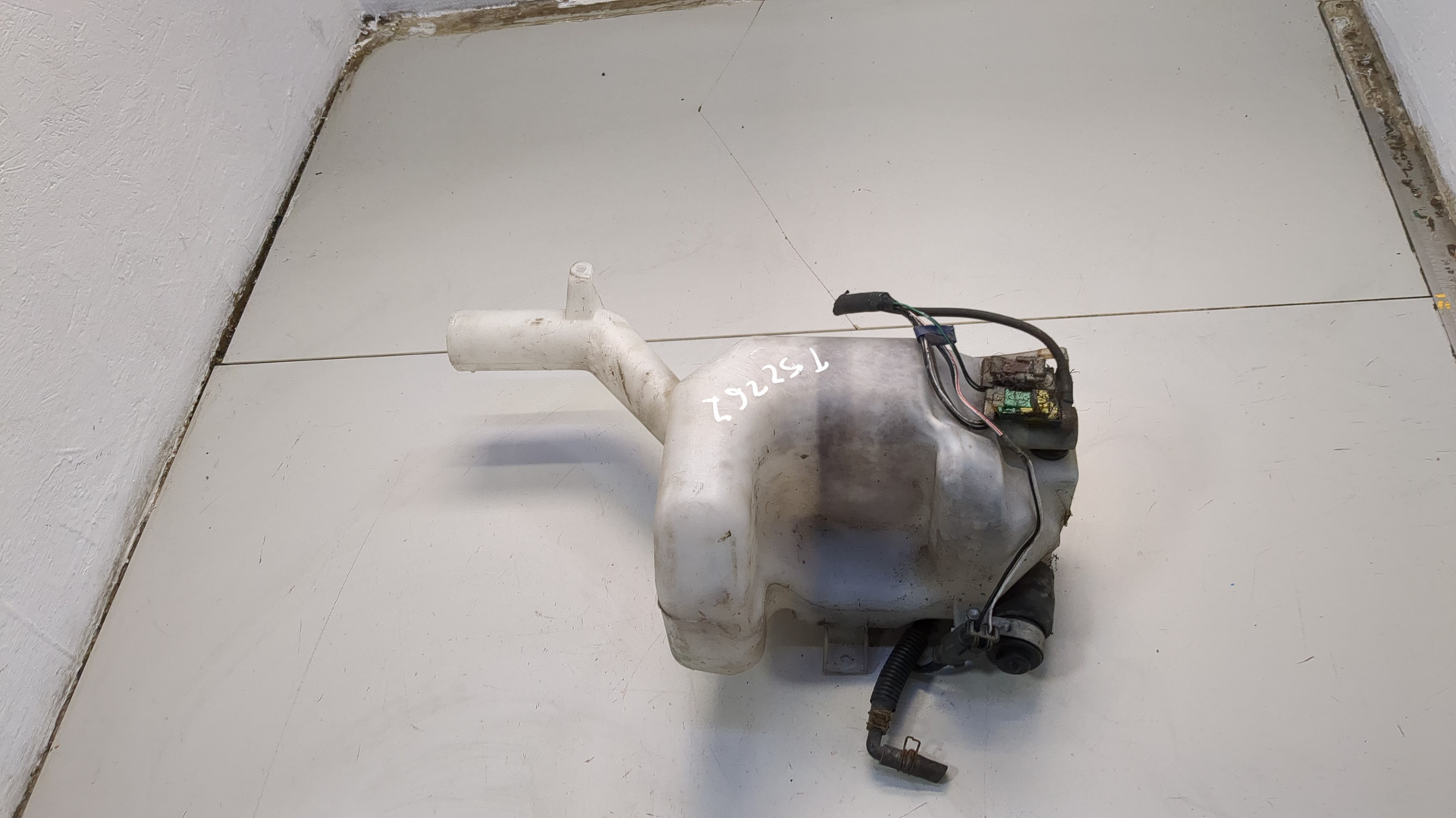 Бачок омывателя лобового стекла