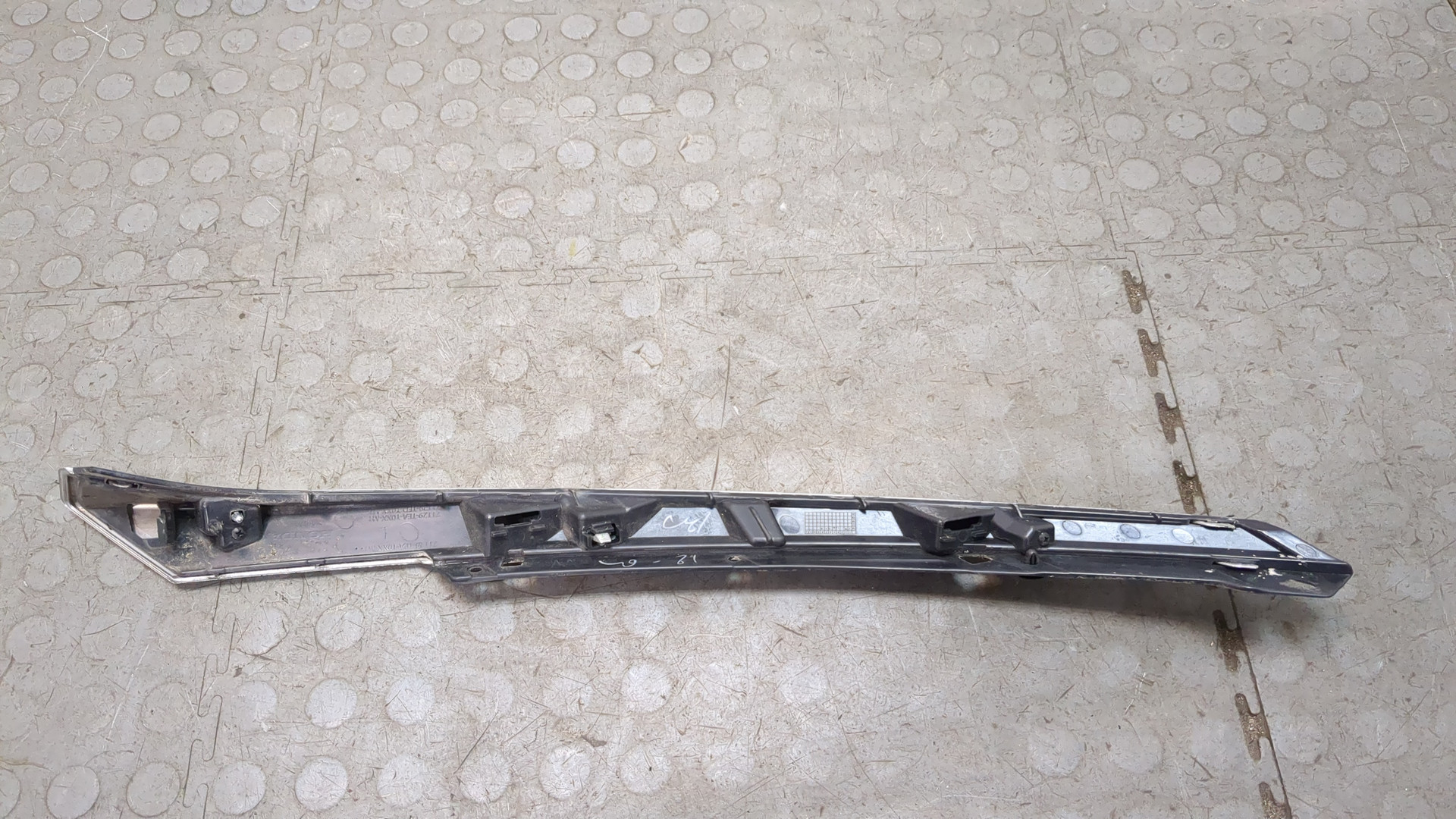 Планка под фару левая