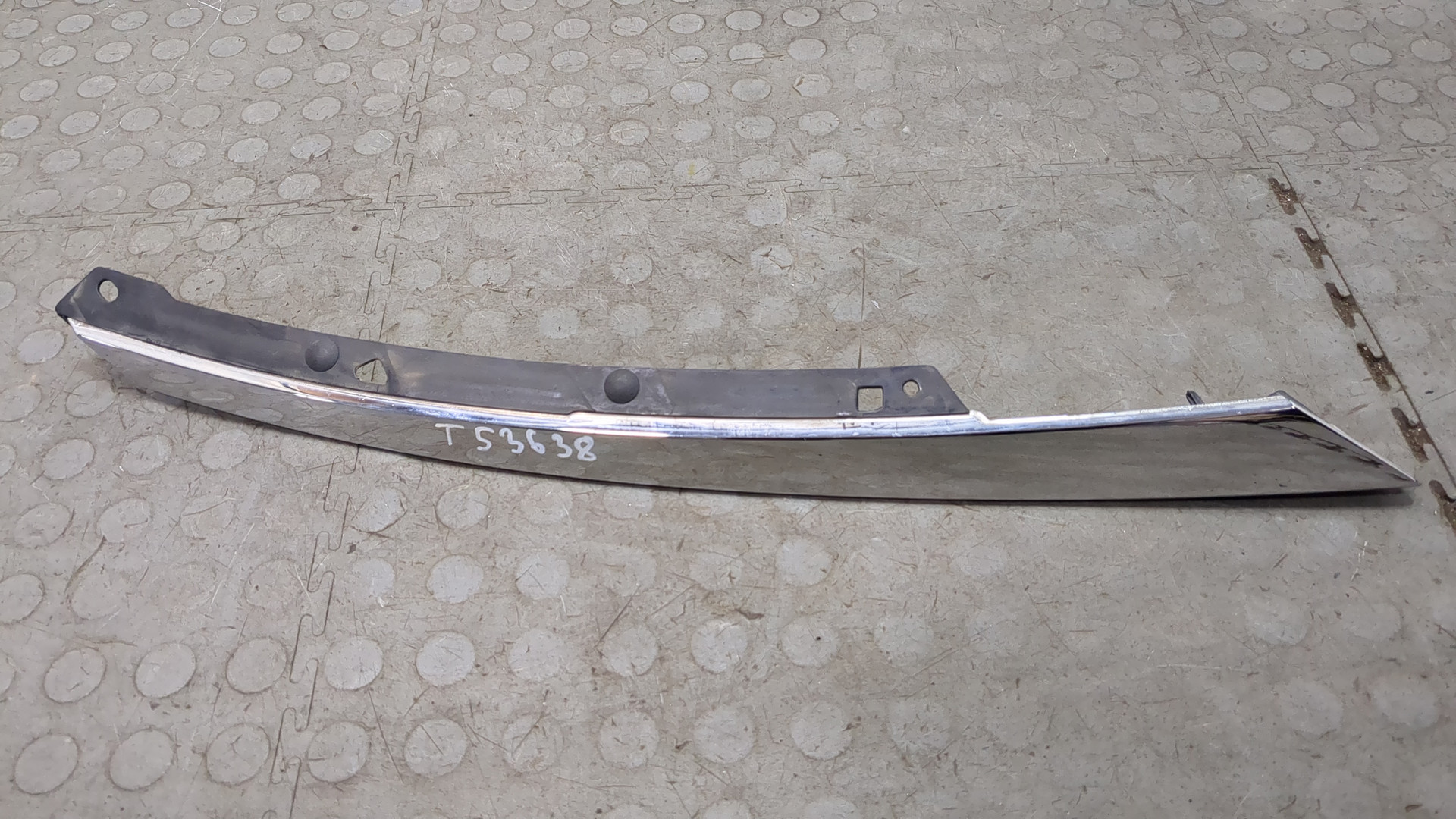 Планка под фару правая