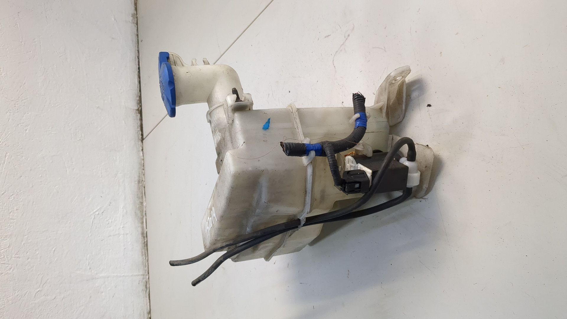 Бачок омывателя лобового стекла