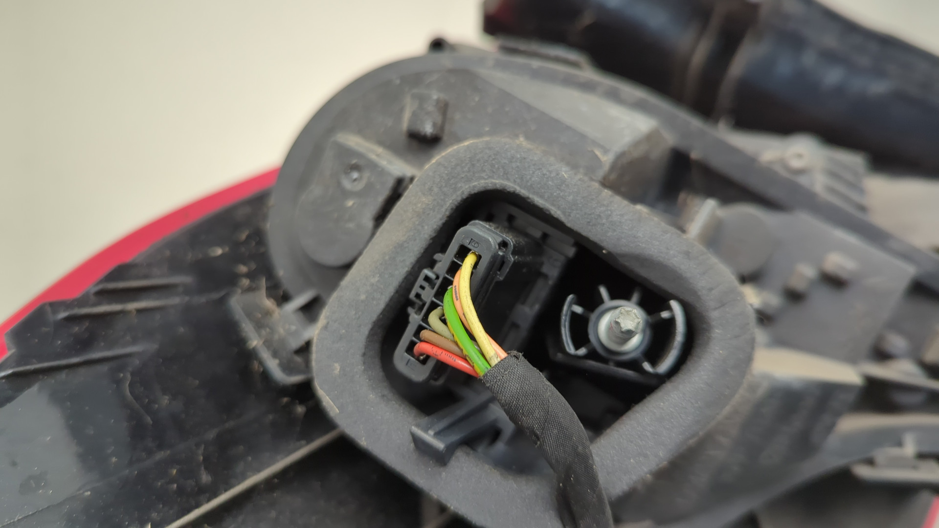 Фонарь задний правый