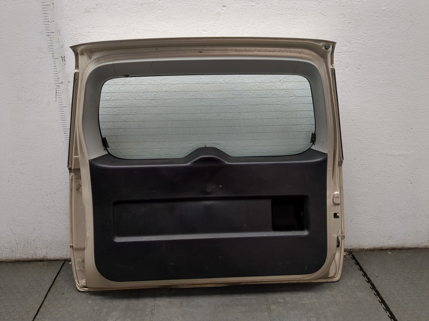 Дверь багажника