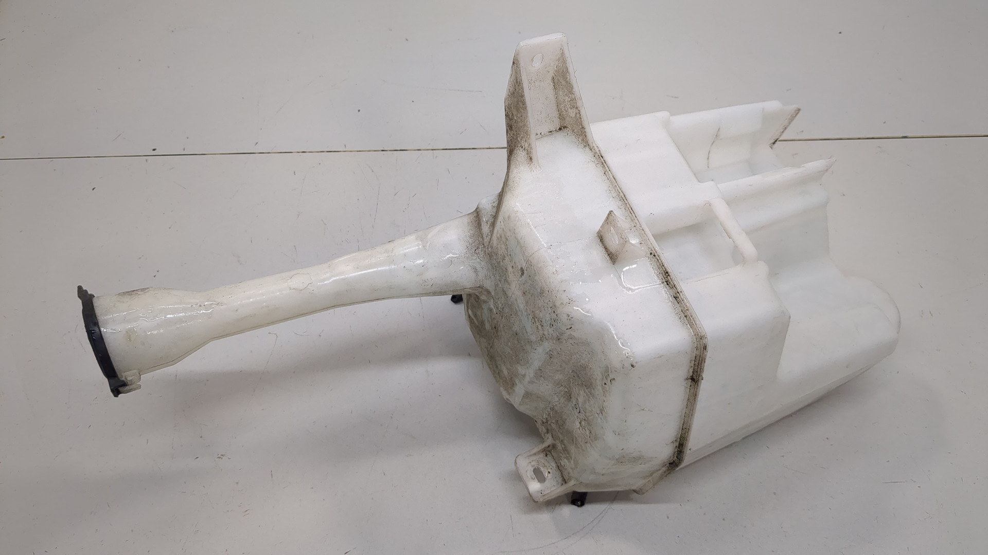 Бачок омывателя лобового стекла