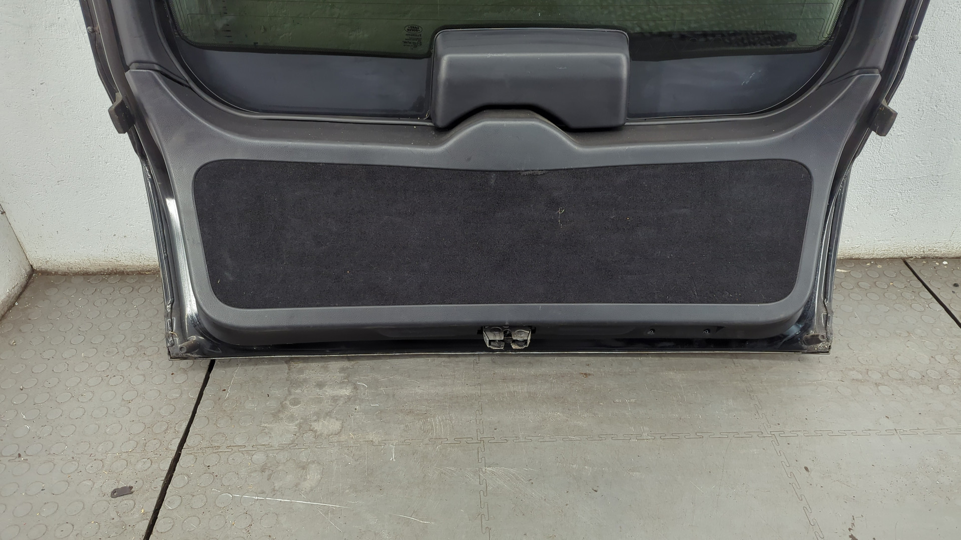 Дверь багажника