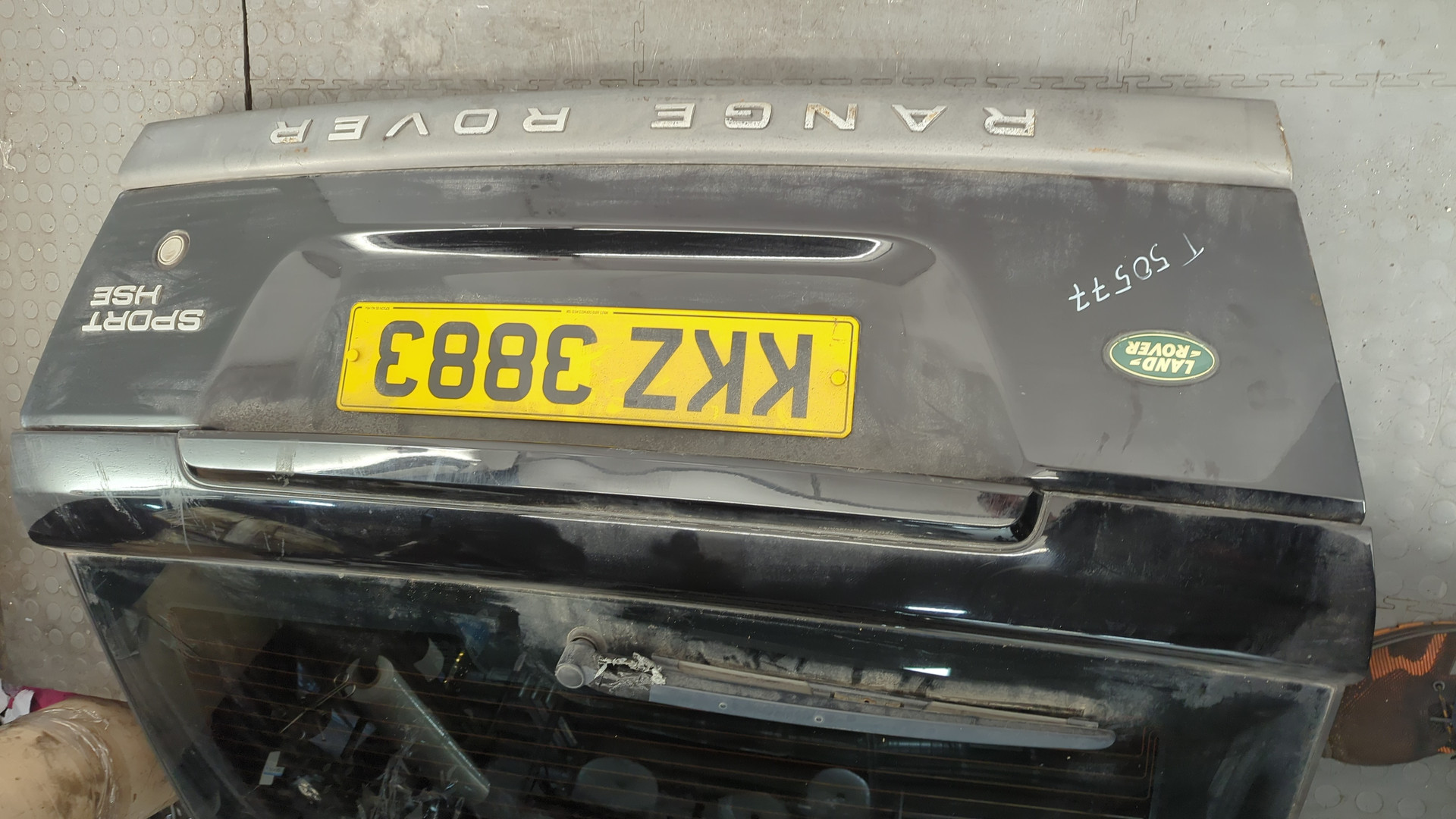 Дверь багажника