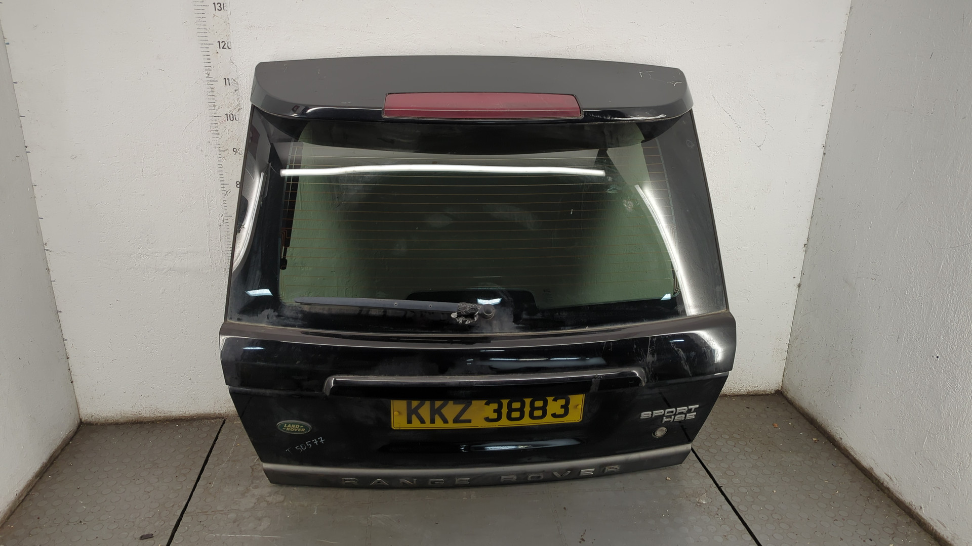 Дверь багажника