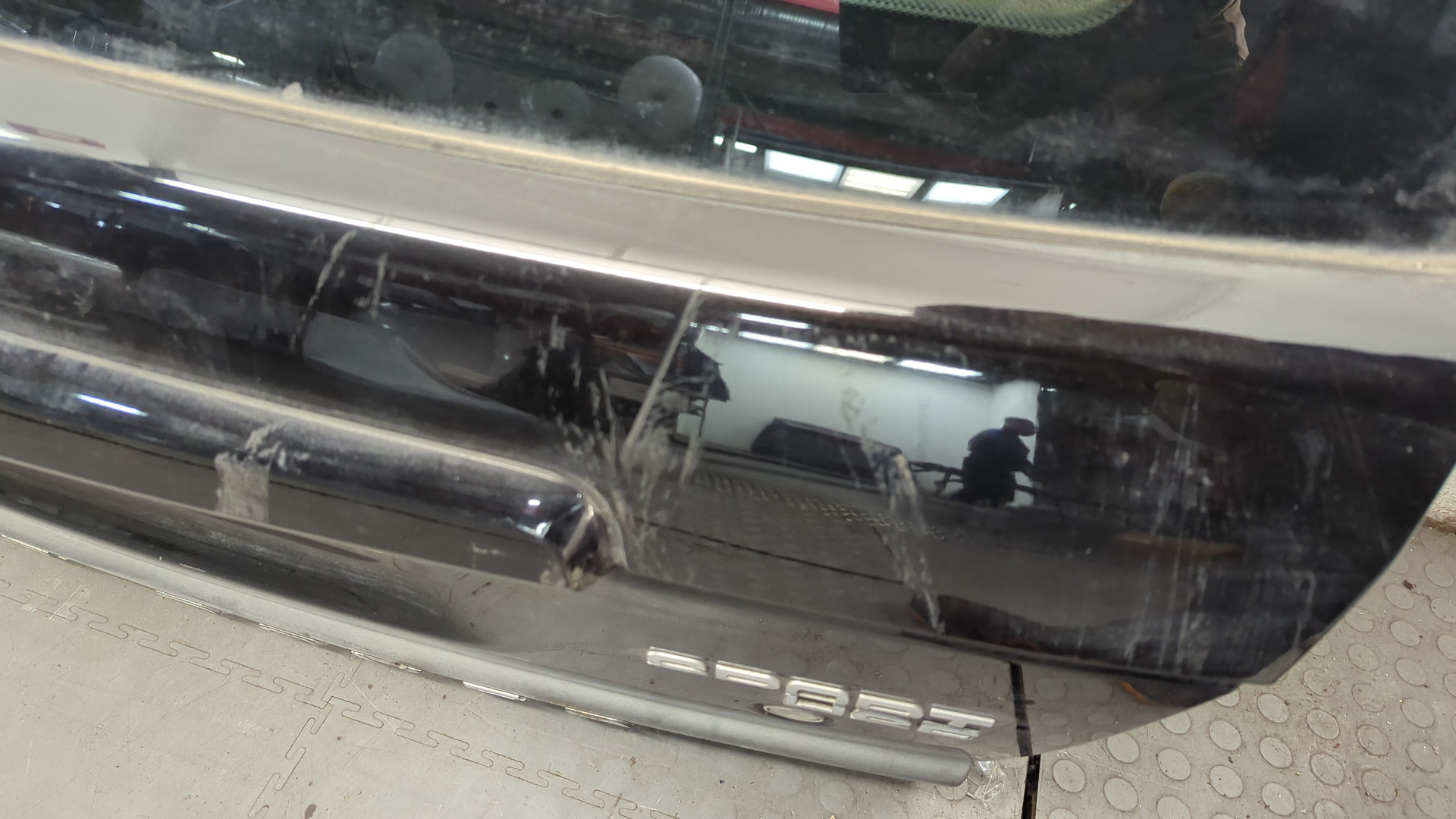 Дверь багажника