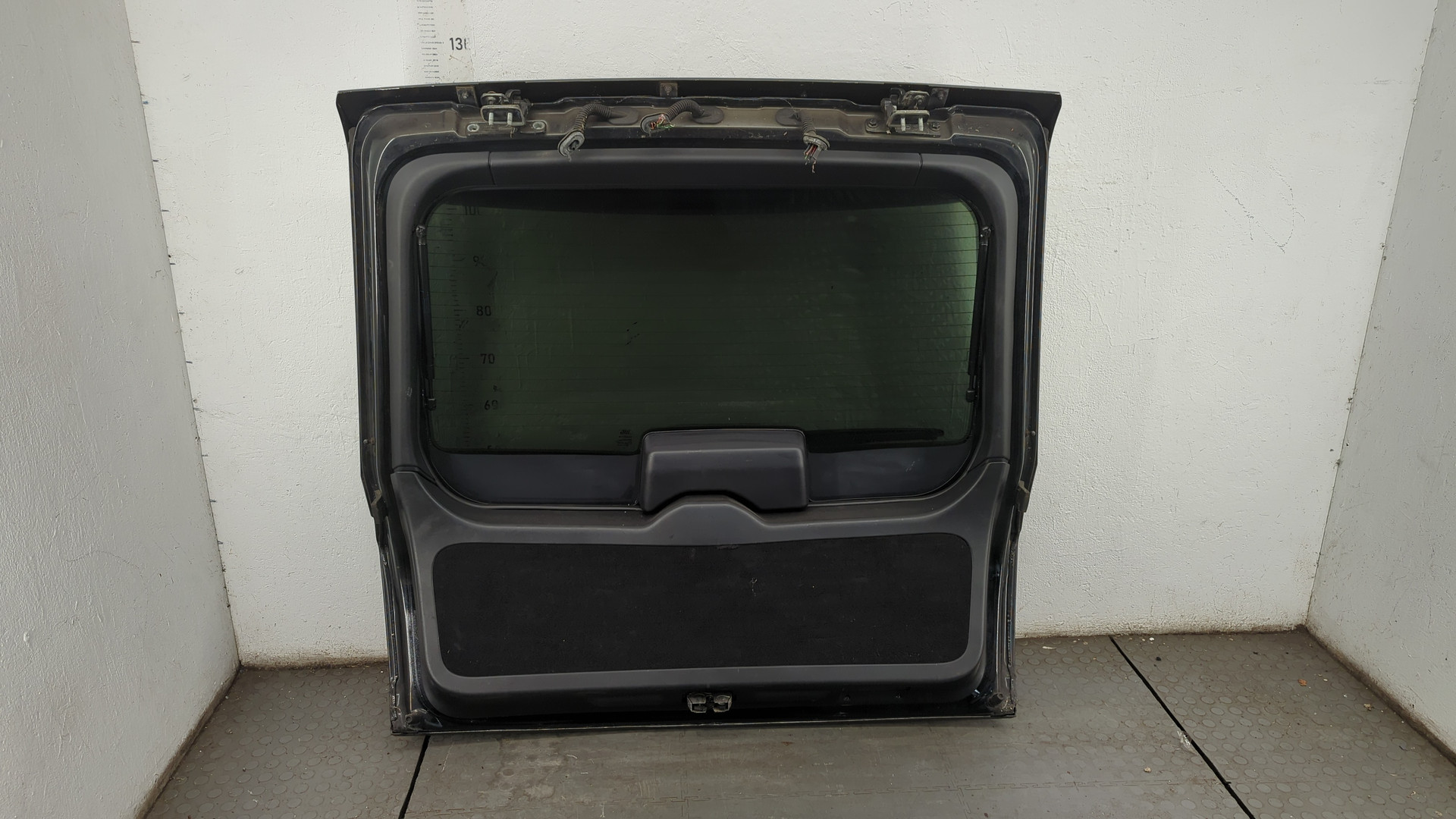 Дверь багажника