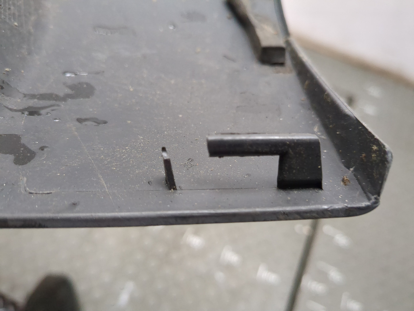 Молдинг лобового стекла