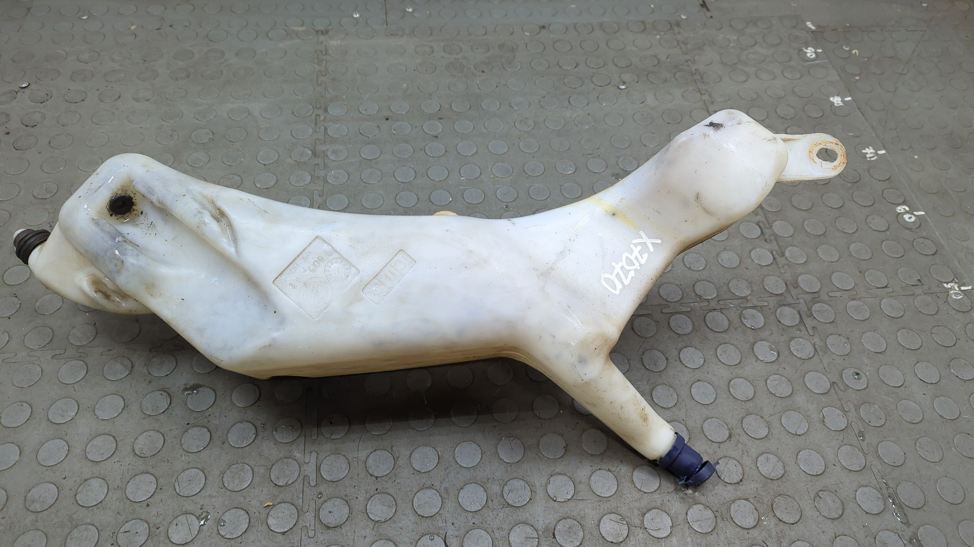 Бачок омывателя лобового стекла