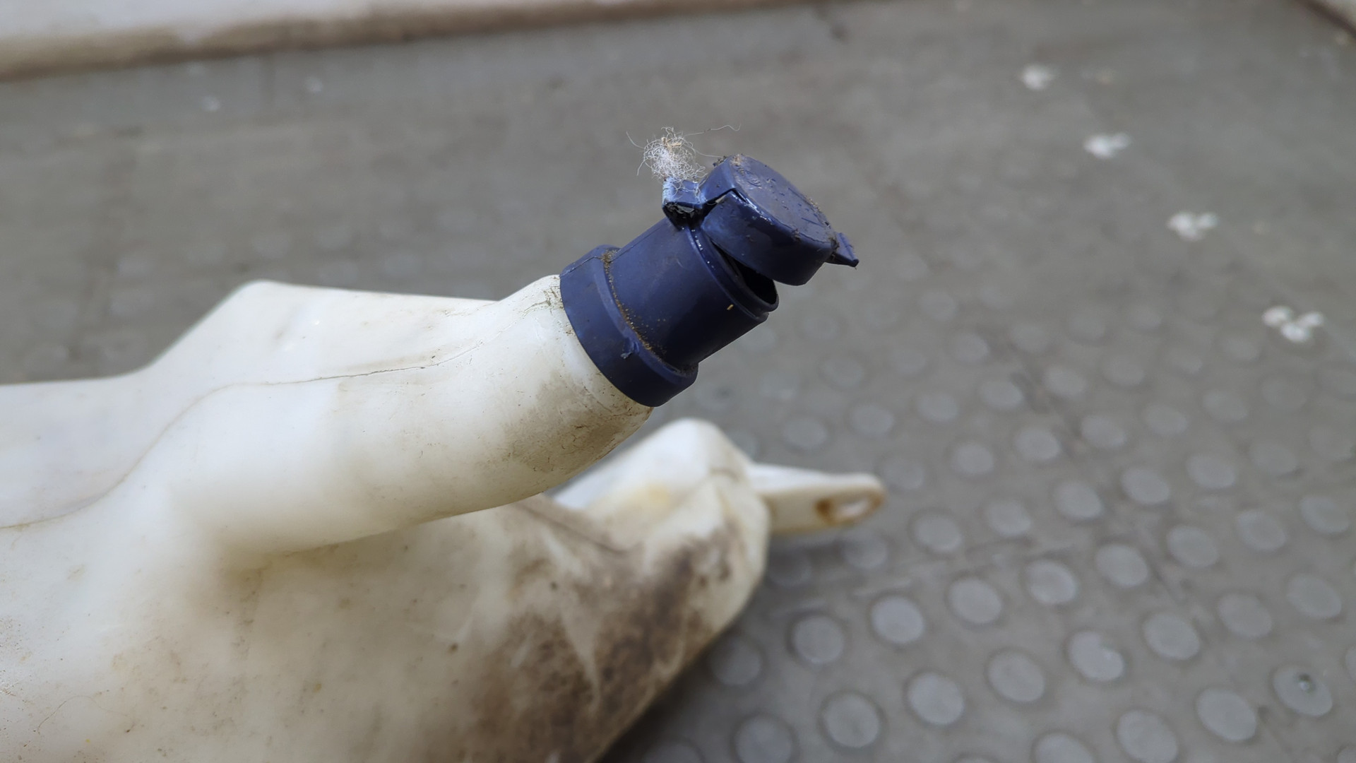 Бачок омывателя лобового стекла