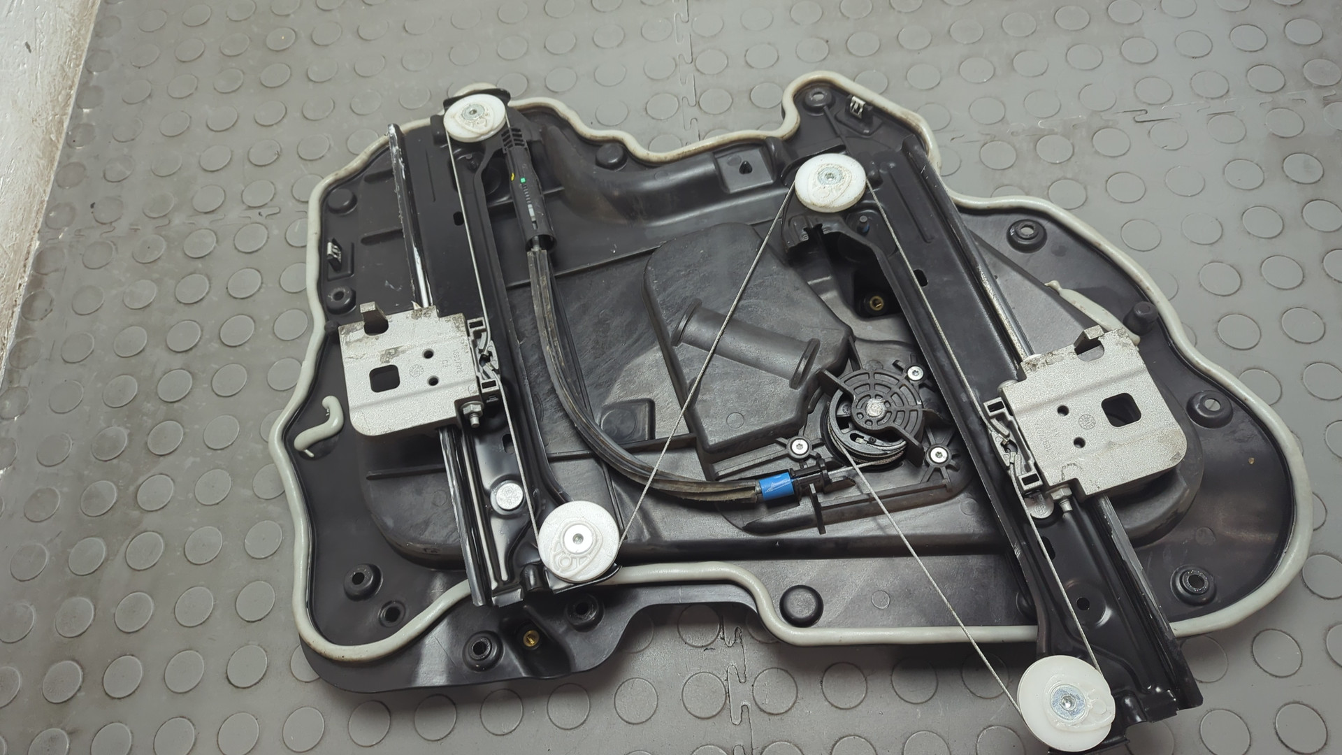 Стеклоподъемник электр. задний правый