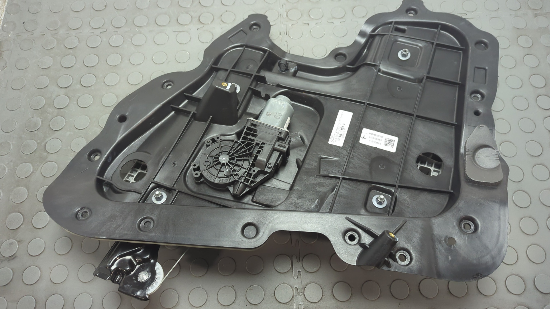 Стеклоподъемник электр. задний правый