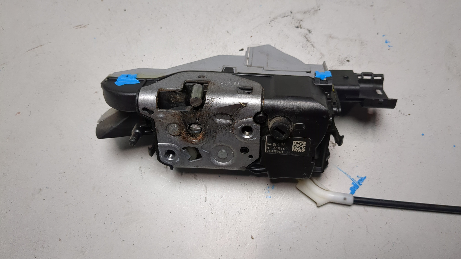 Замок двери задней левой