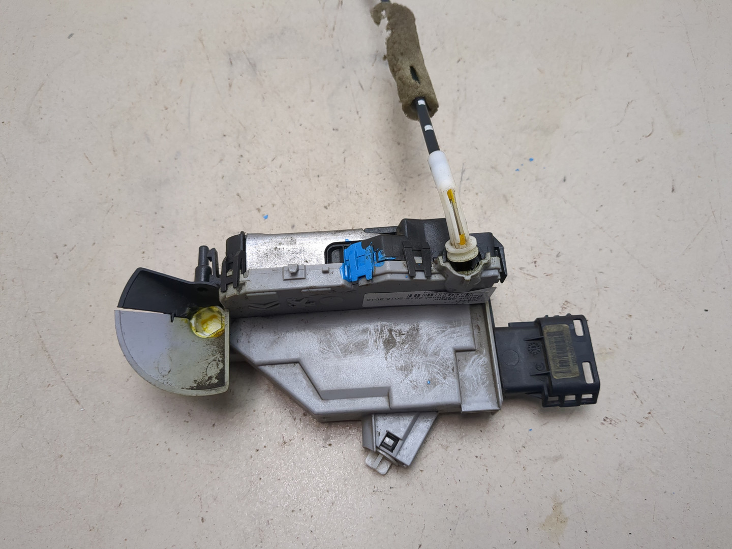 Замок двери задней левой