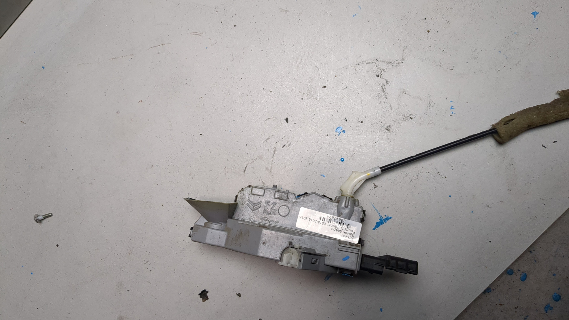 Замок двери задней левой