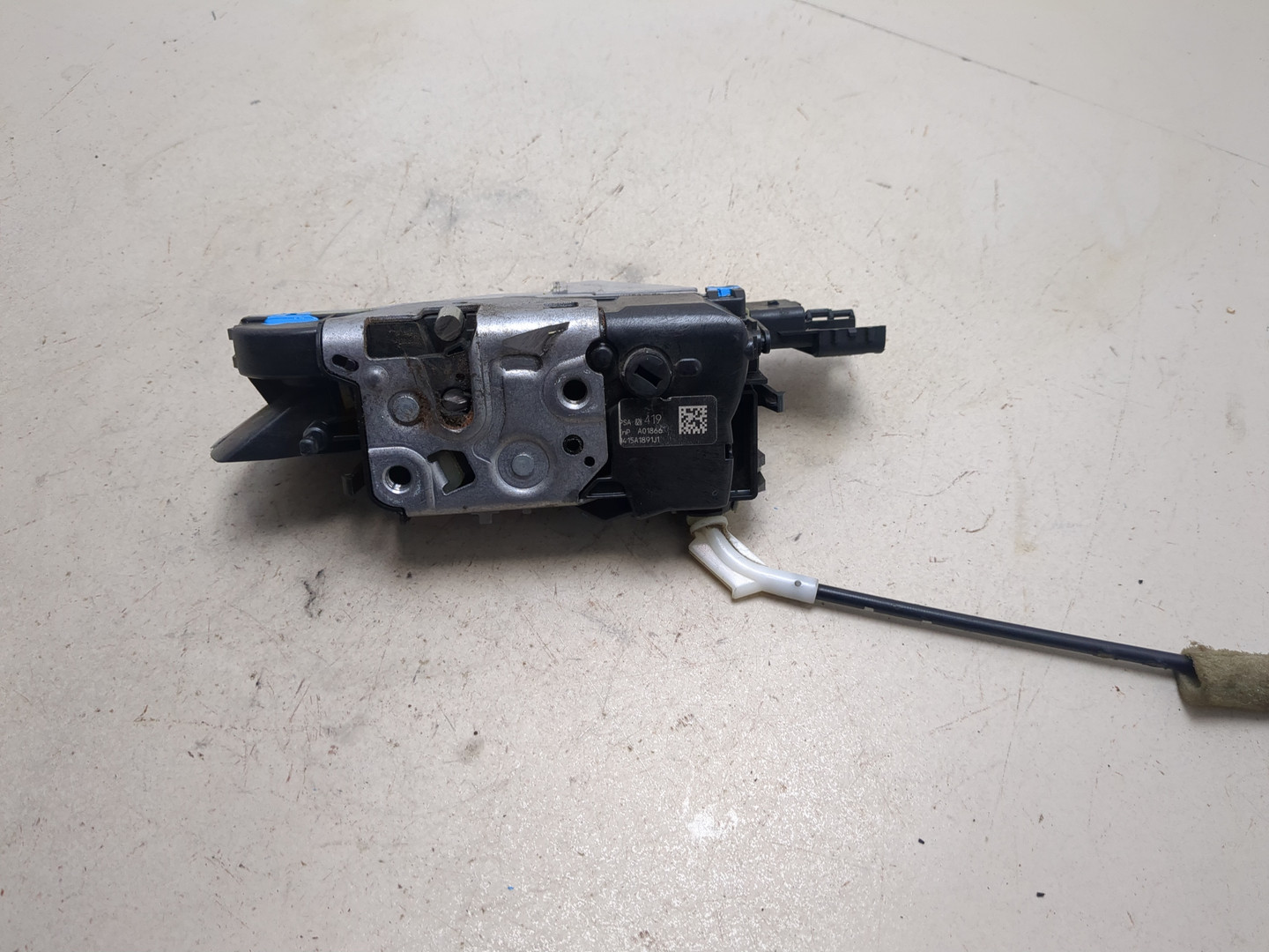 Замок двери задней левой