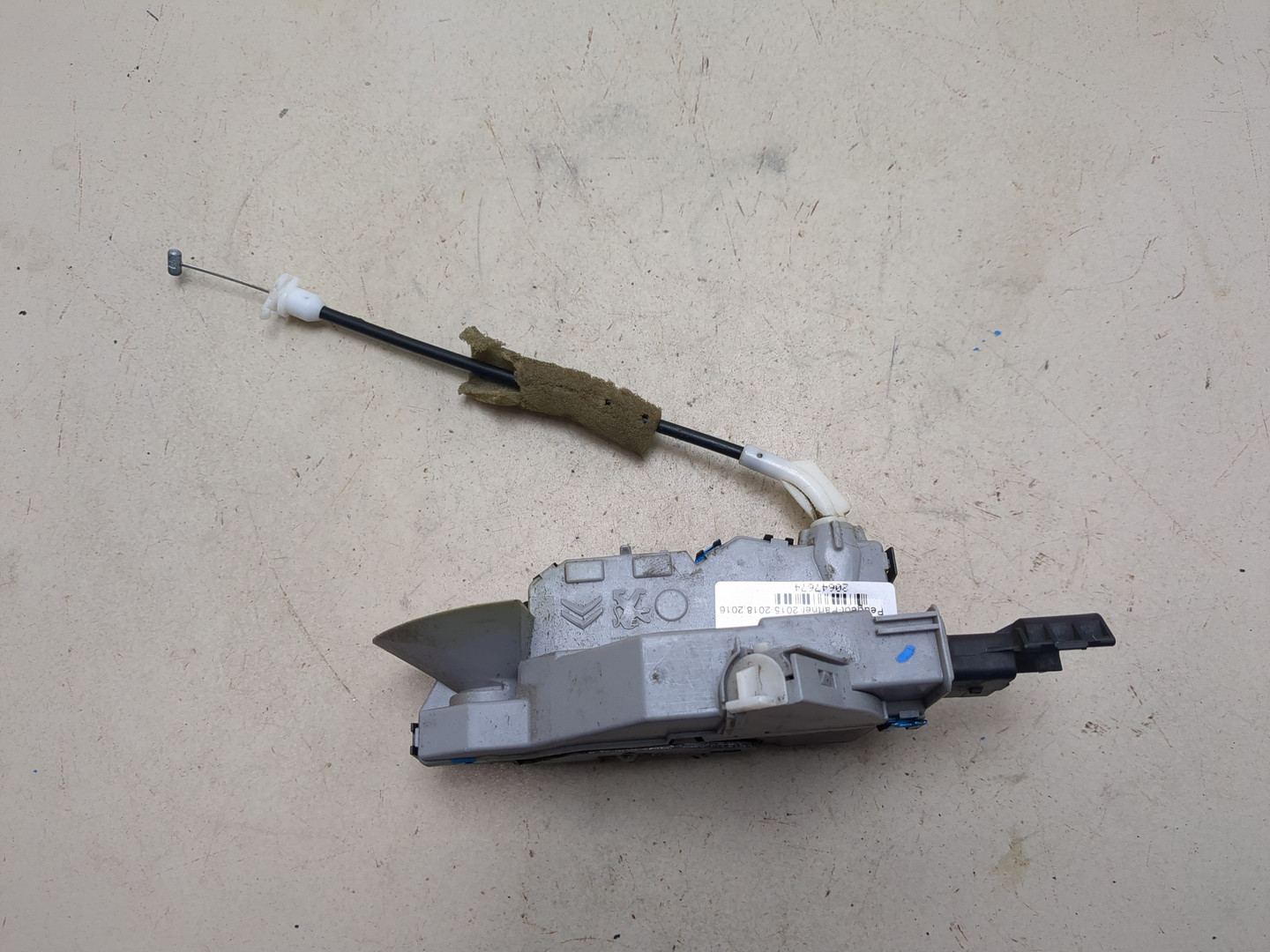 Замок двери задней левой