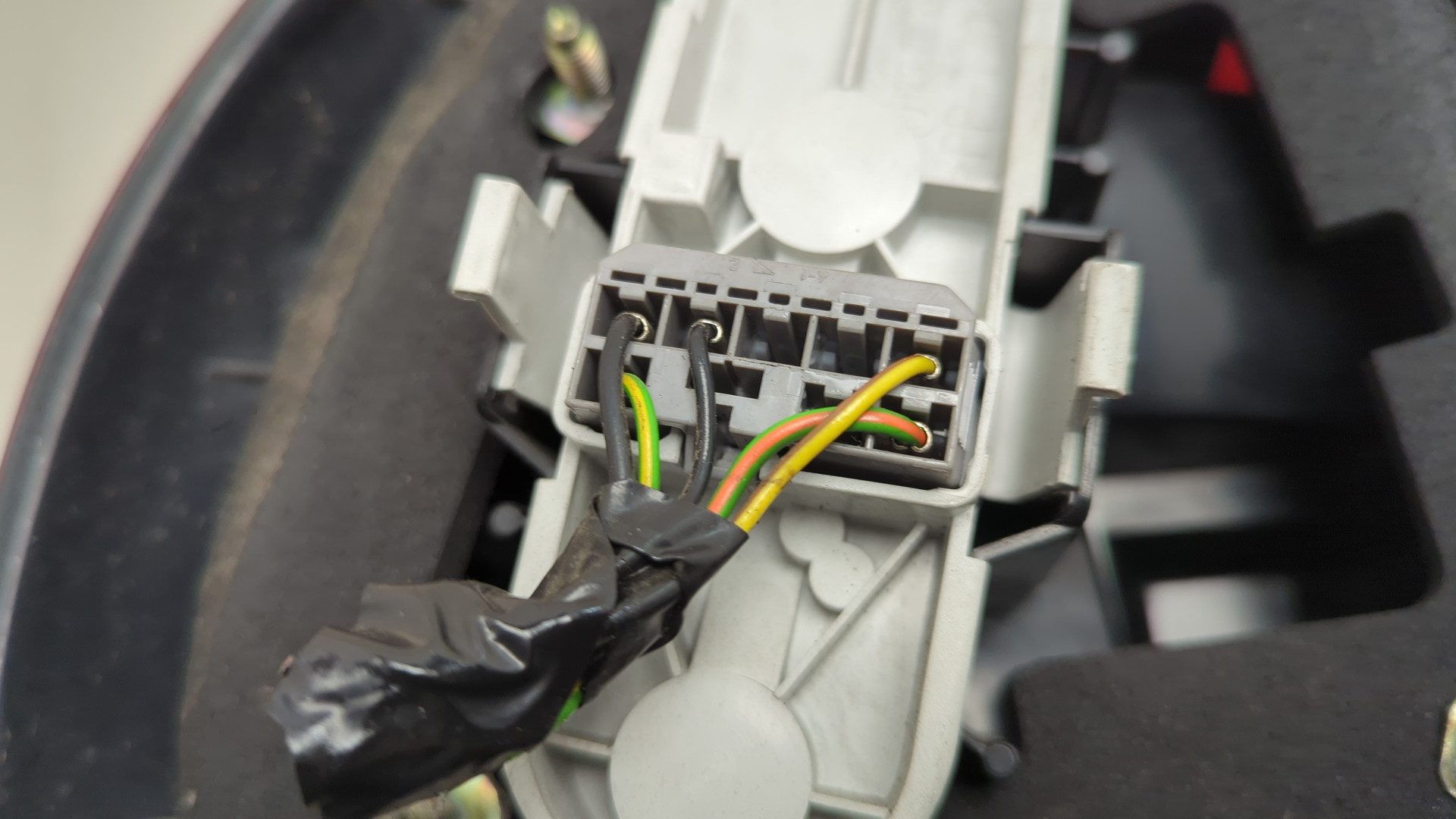 Фонарь задний правый